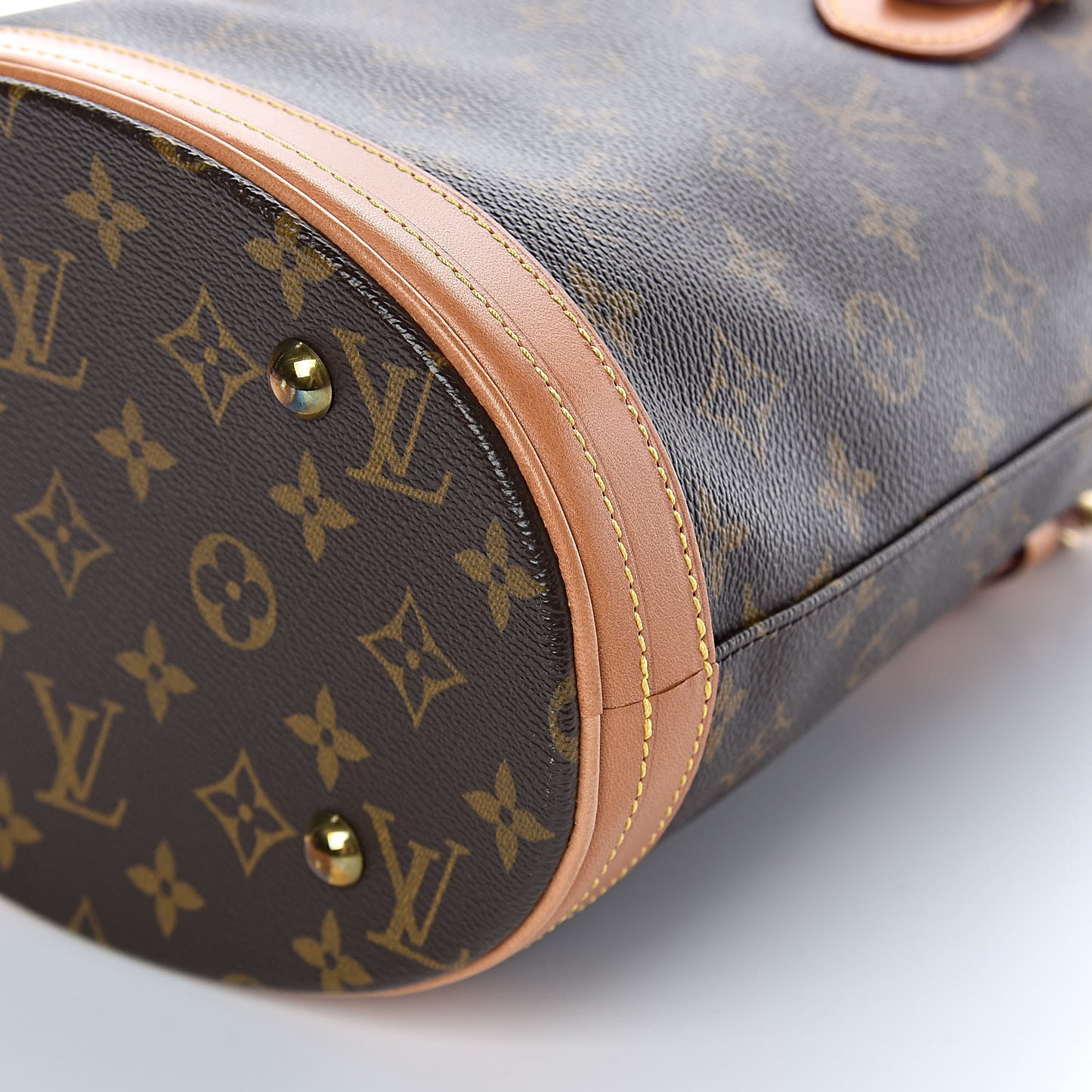 Monogram Petit Bucket 23