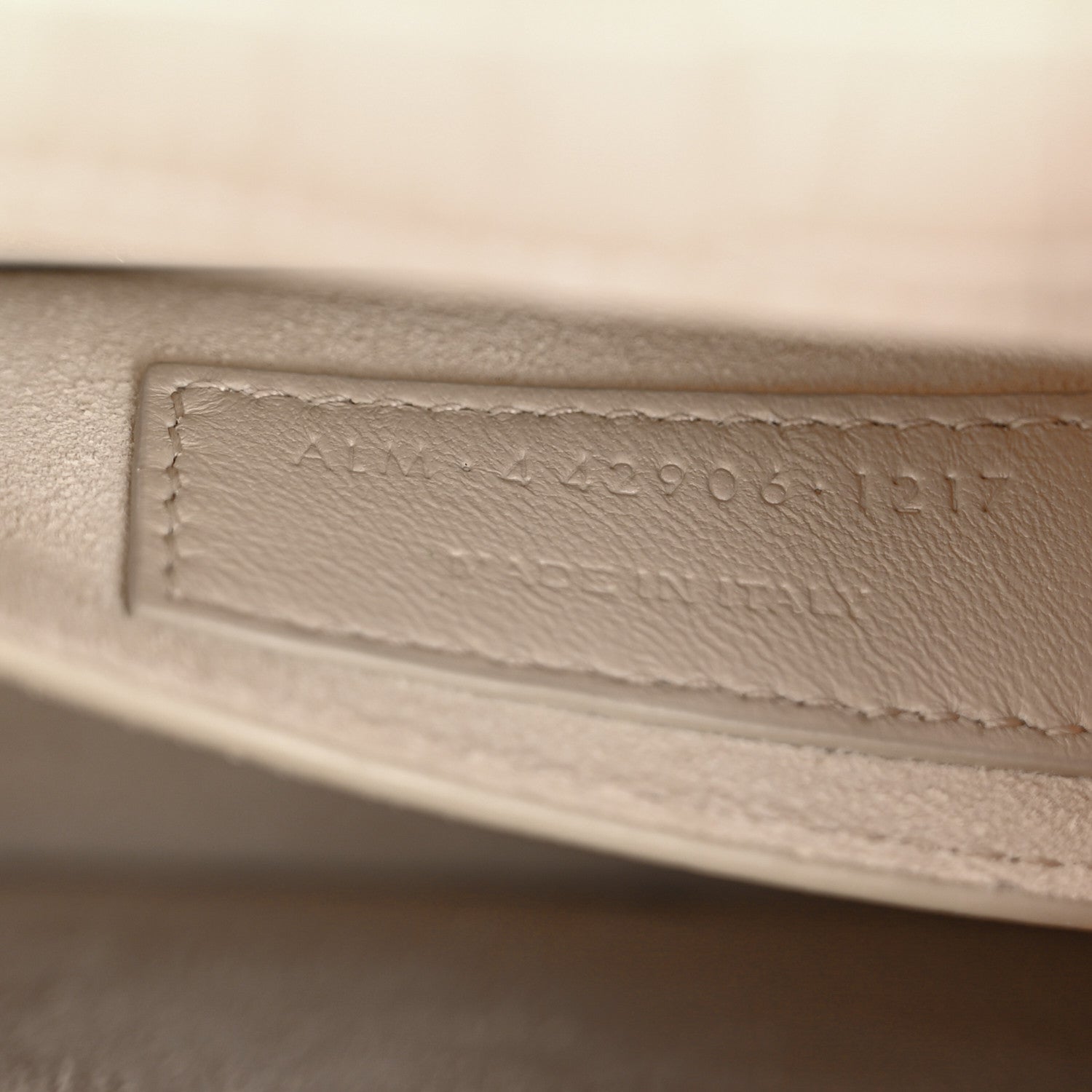 Saint Laurent Calfskin Crocodile Embossed Medium Monogram Sunset Blanc Vintage 7 of 11