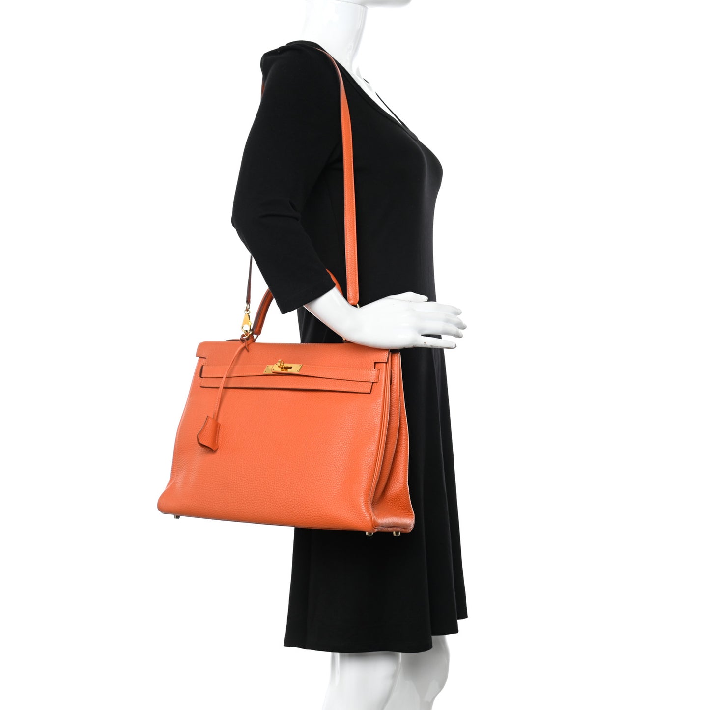 Togo Kelly Retourne 35 Orange