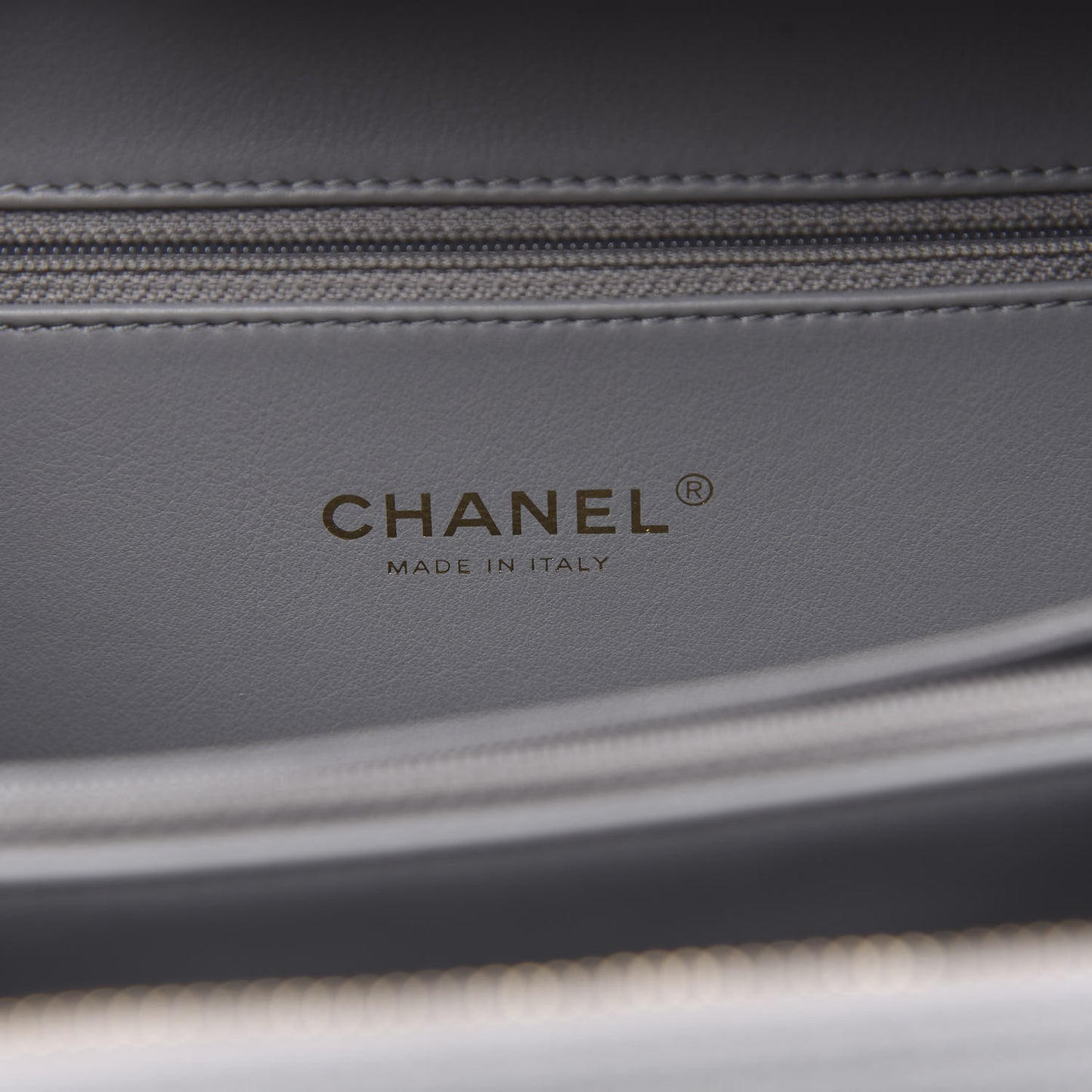Caviar Quilted Medium CC Filigree Vanity Case Grey