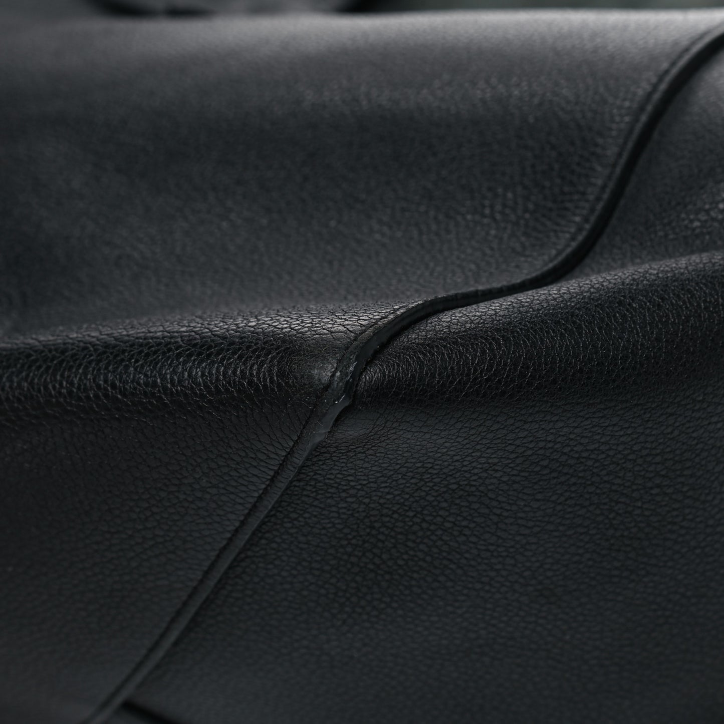 Soft Grained Calfskin Small Belt Cabas Phantom Black