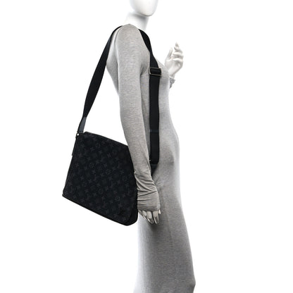 Louis Vuitton Monogram Eclipse District MM 2 of 9