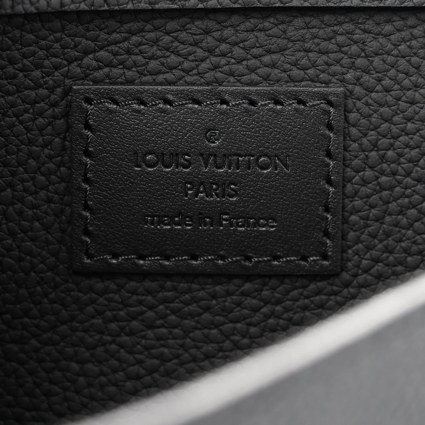 Grained Calfskin Aerogram Takeoff Sling Black