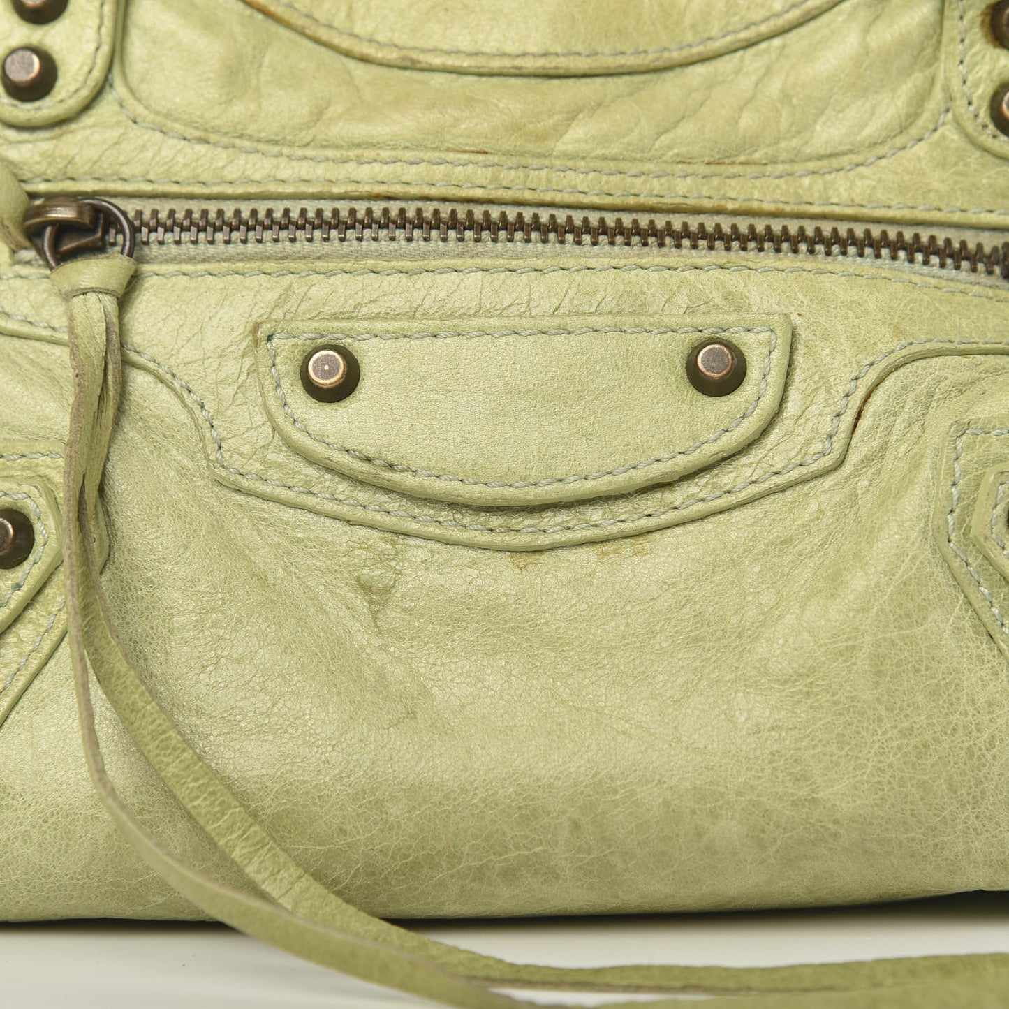 Chevre Mini Classique Light Olive