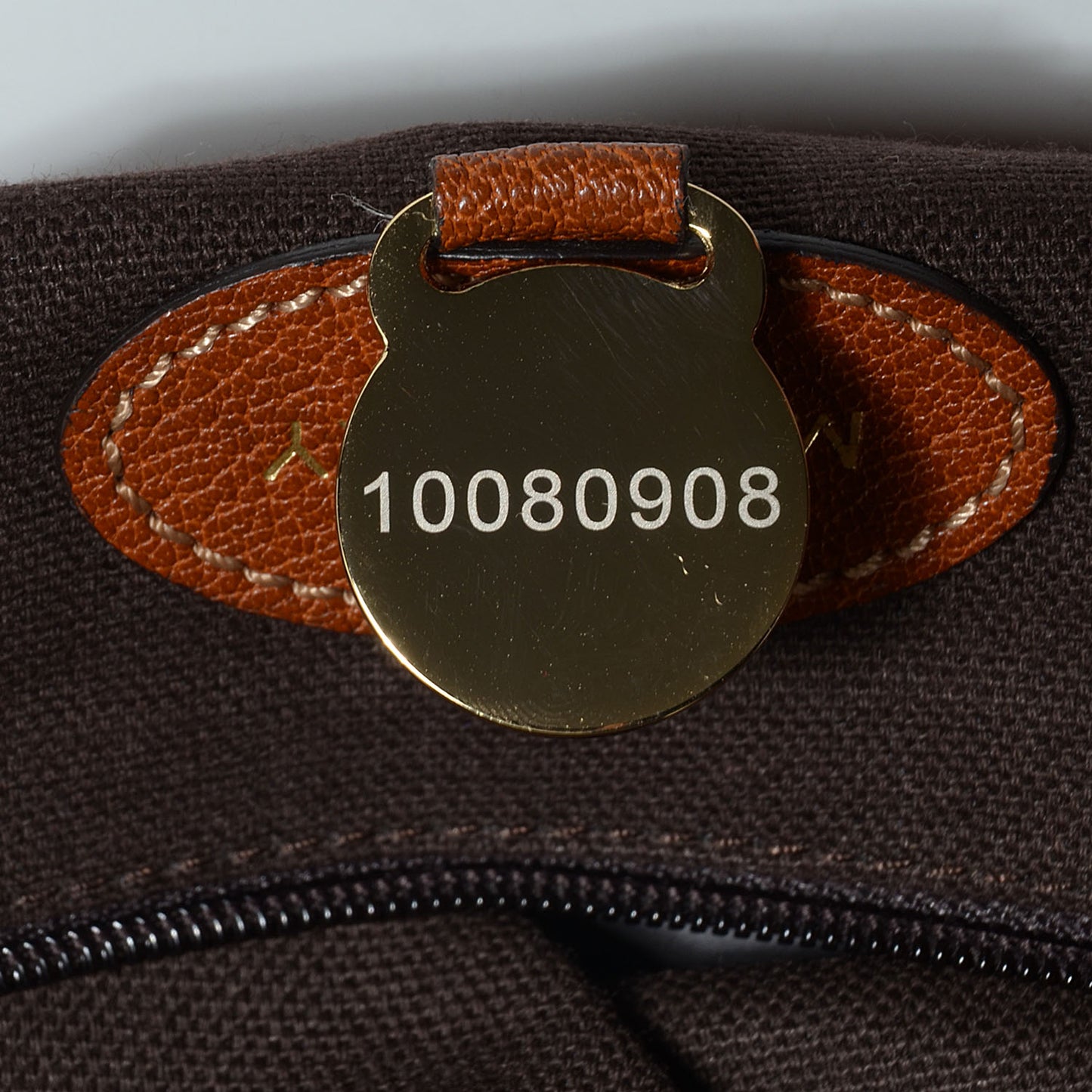 Soft Buffalo Medium Alexa Oak