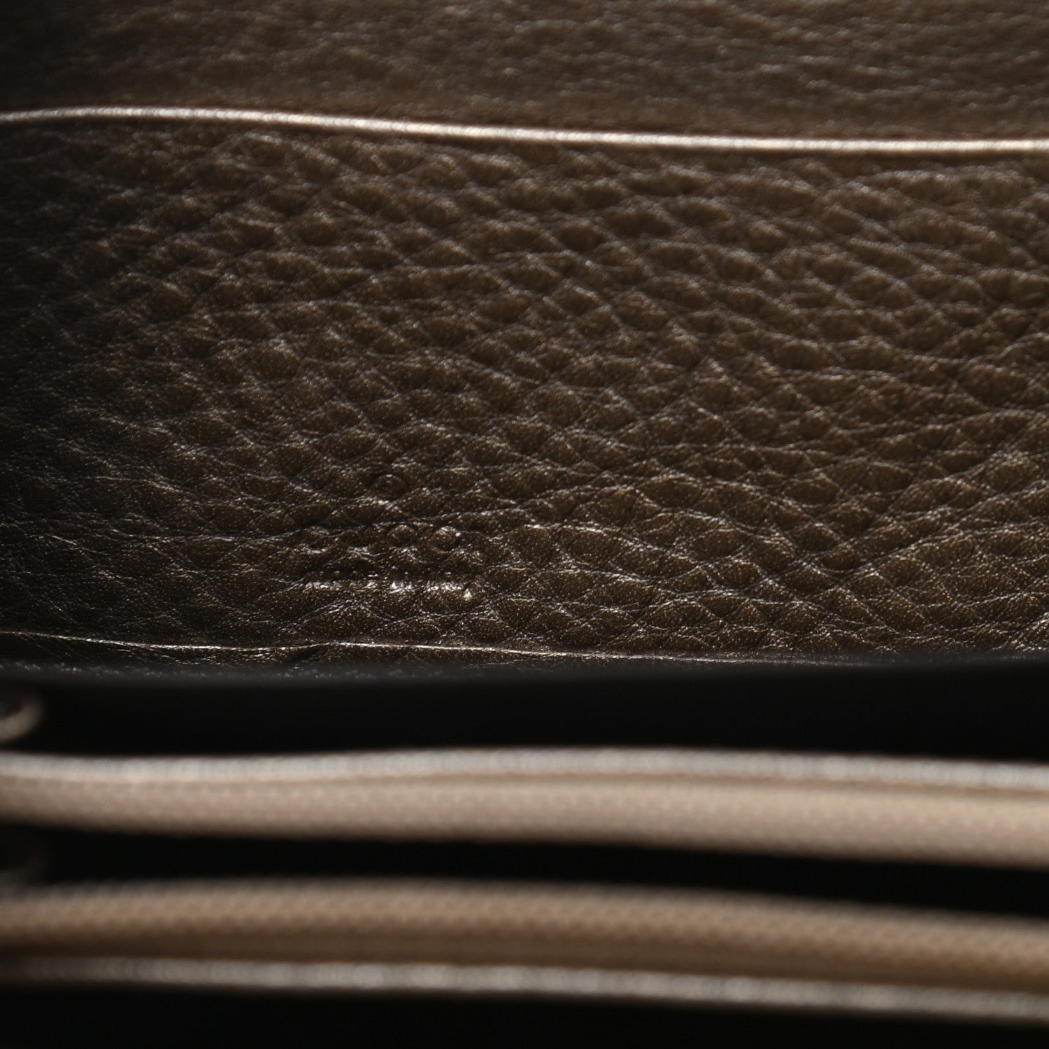 Gucci Metallic Pebbled Calfskin Soho Zip Around Wallet Golden Beige 6 of 8