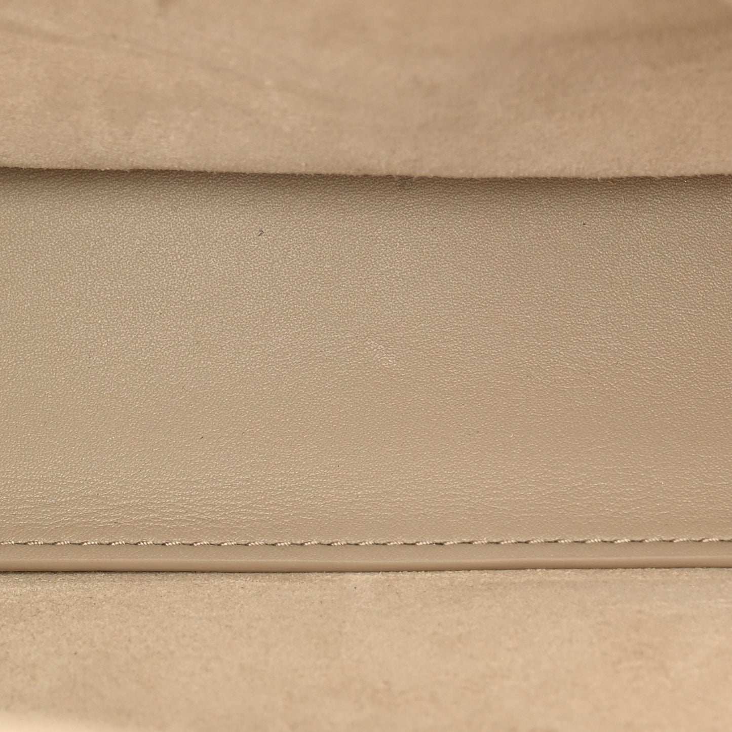 Silky Calfskin Medium Ciao Ciao Ecru