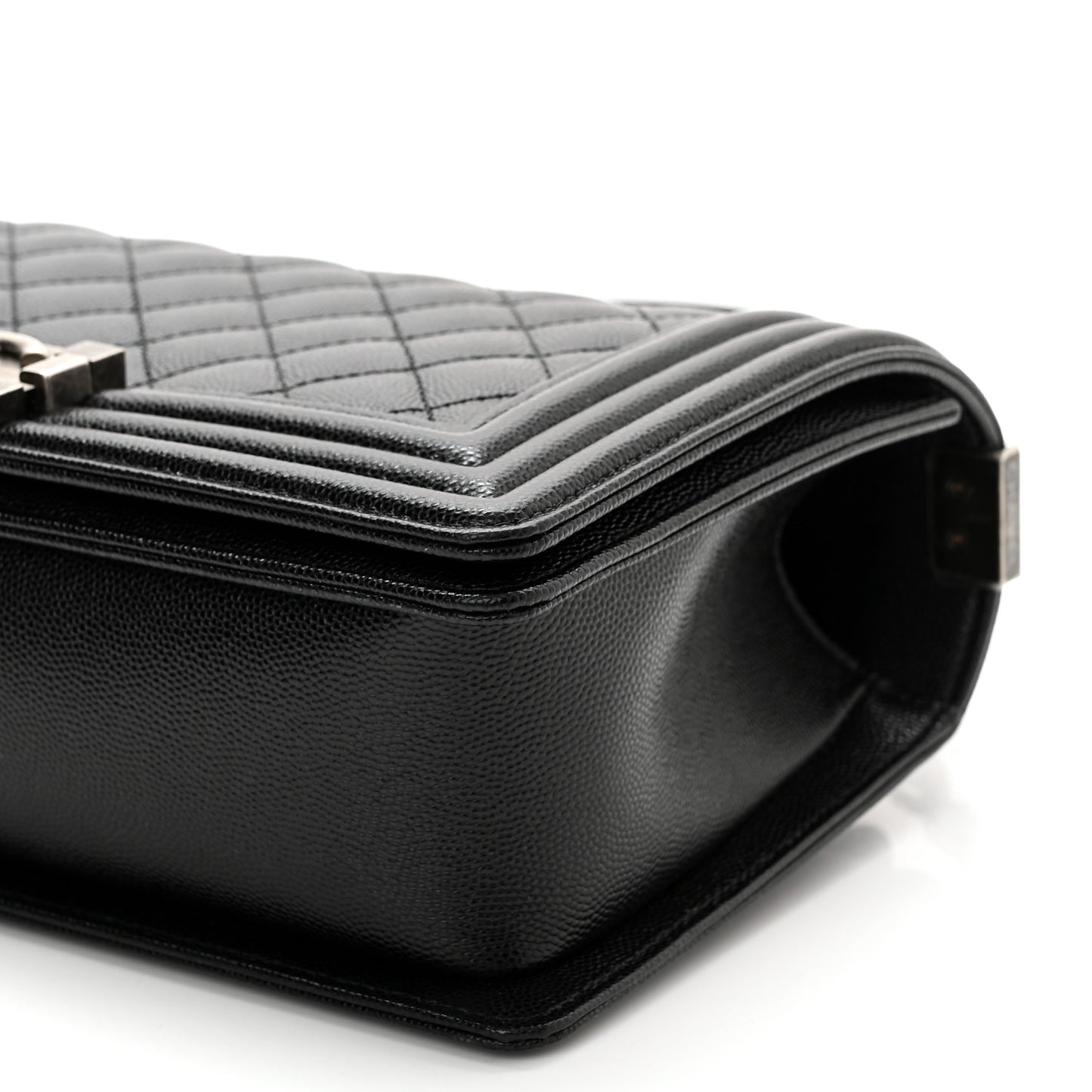 Caviar Quilted Medium Boy Flap Black