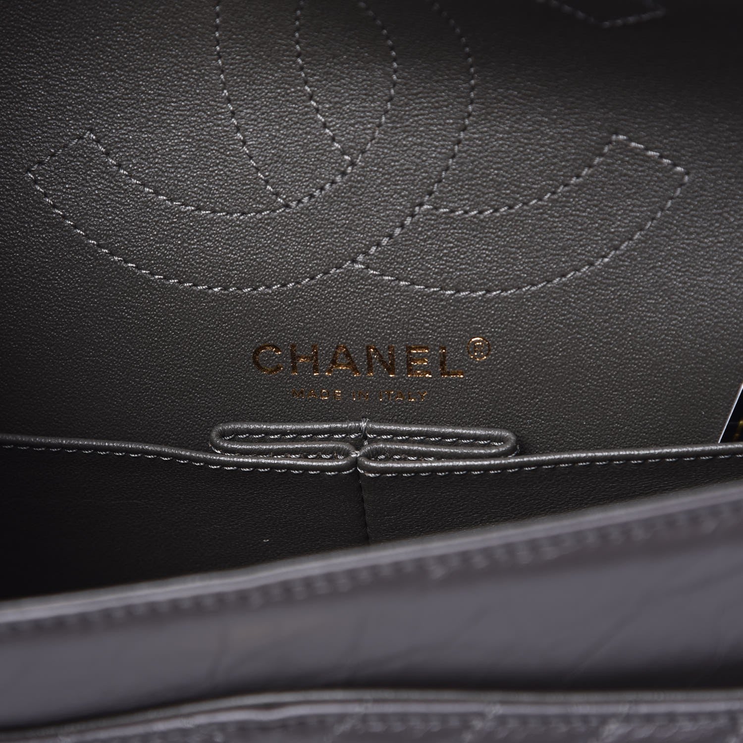 Chanel Aged Calfskin Chevron 2.55 Reissue 226 Dark Grey 7 of 9