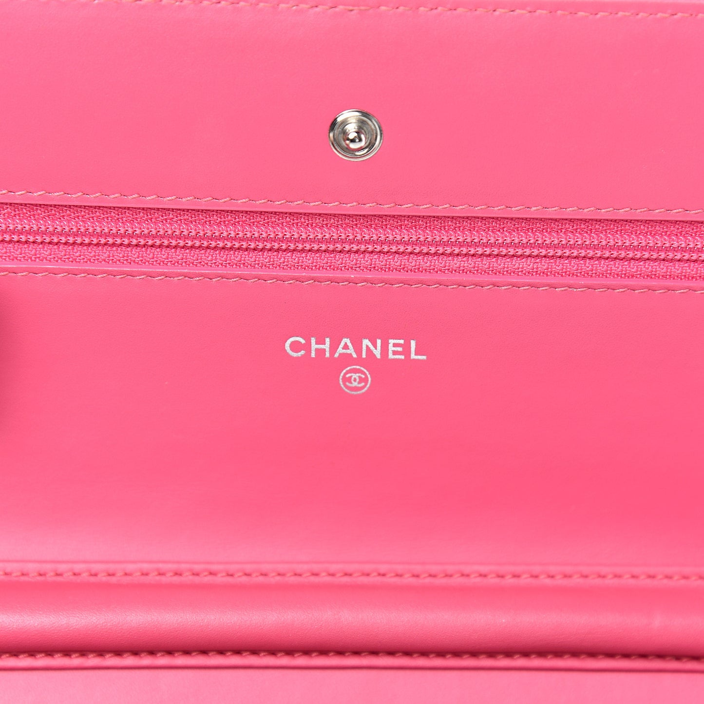 Patent Quilted Wallet On Chain WOC Fuchsia