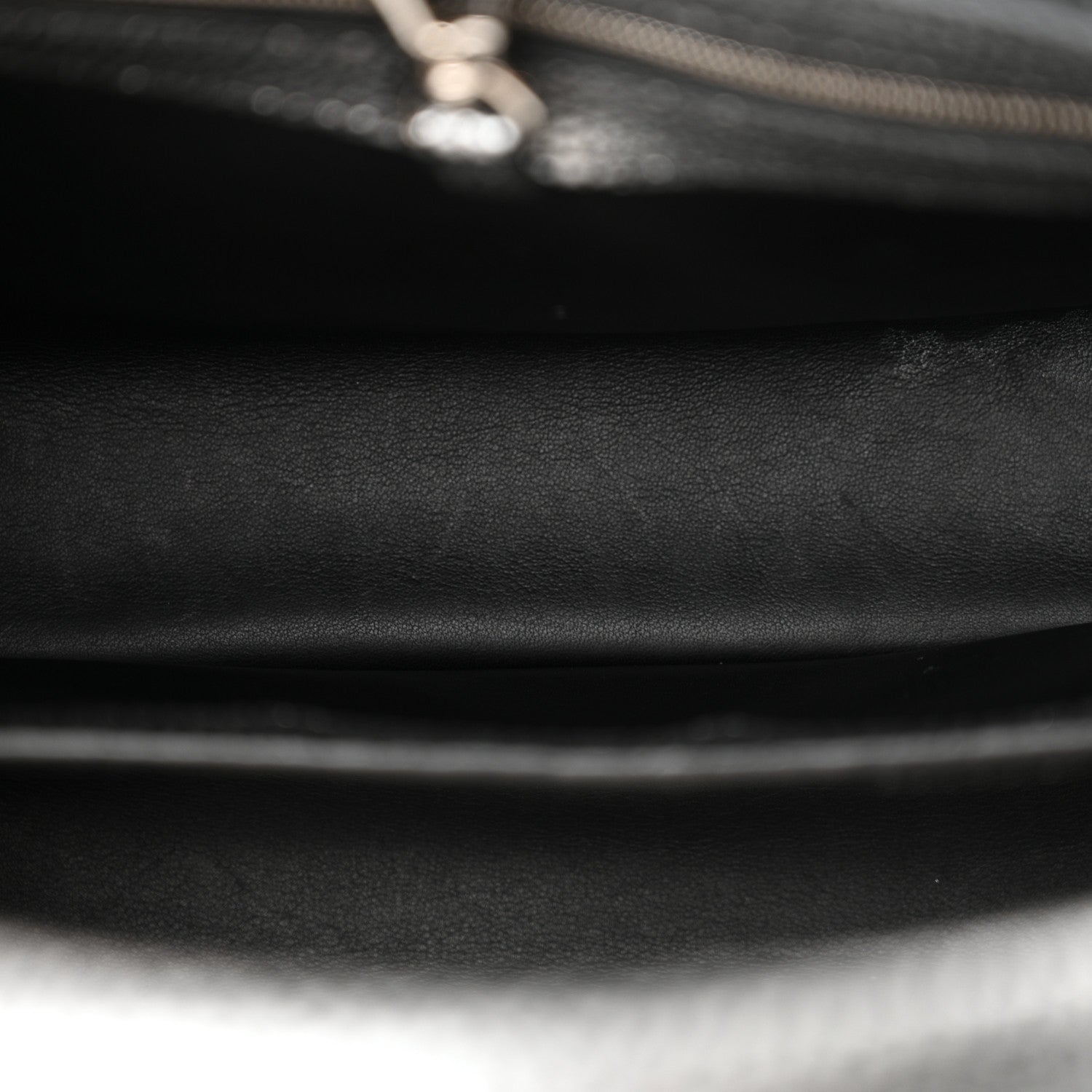 Louis Vuitton Taurillon Capucines MM Chrome 7 of 11