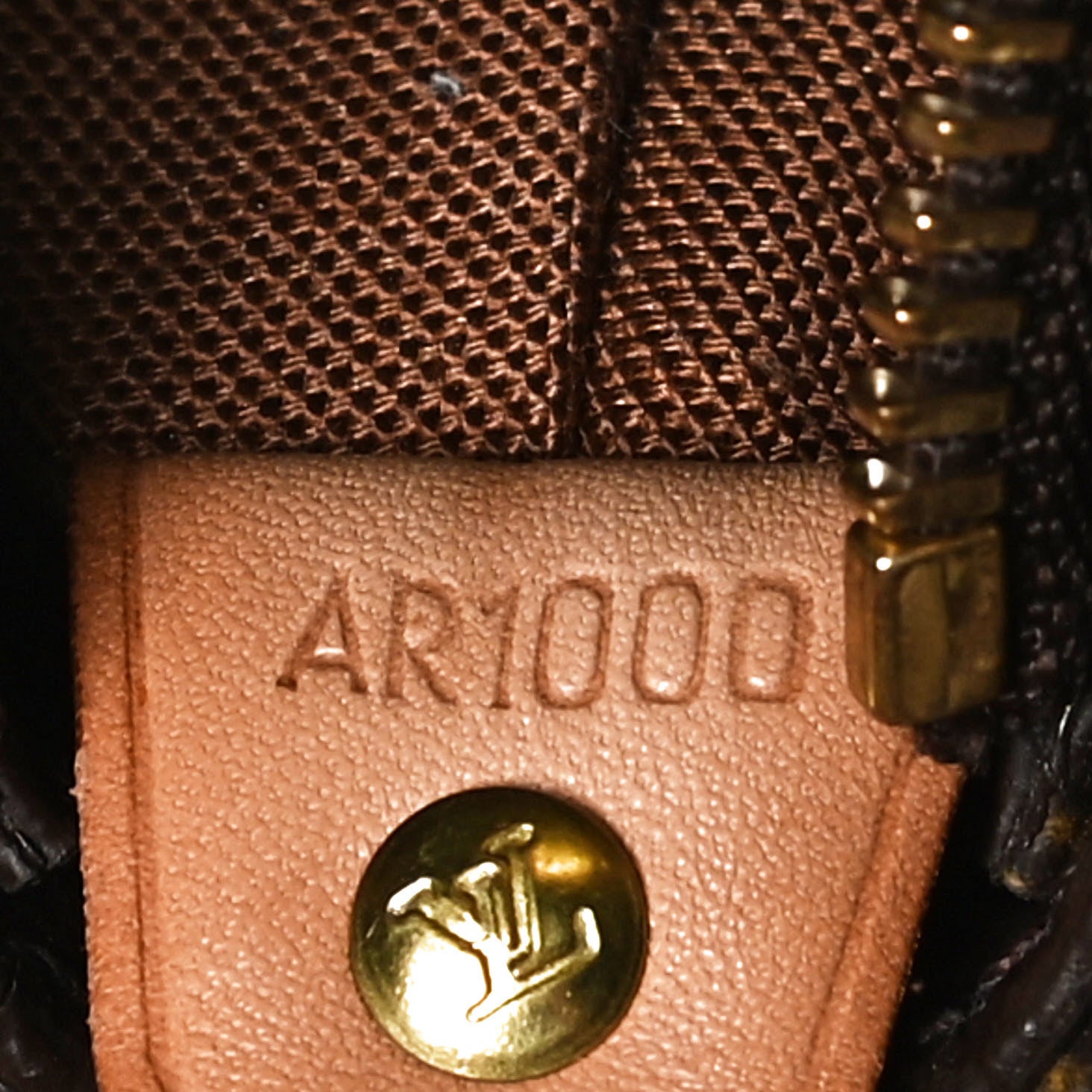 Louis Vuitton Monogram Cabas Mezzo 7 of 18
