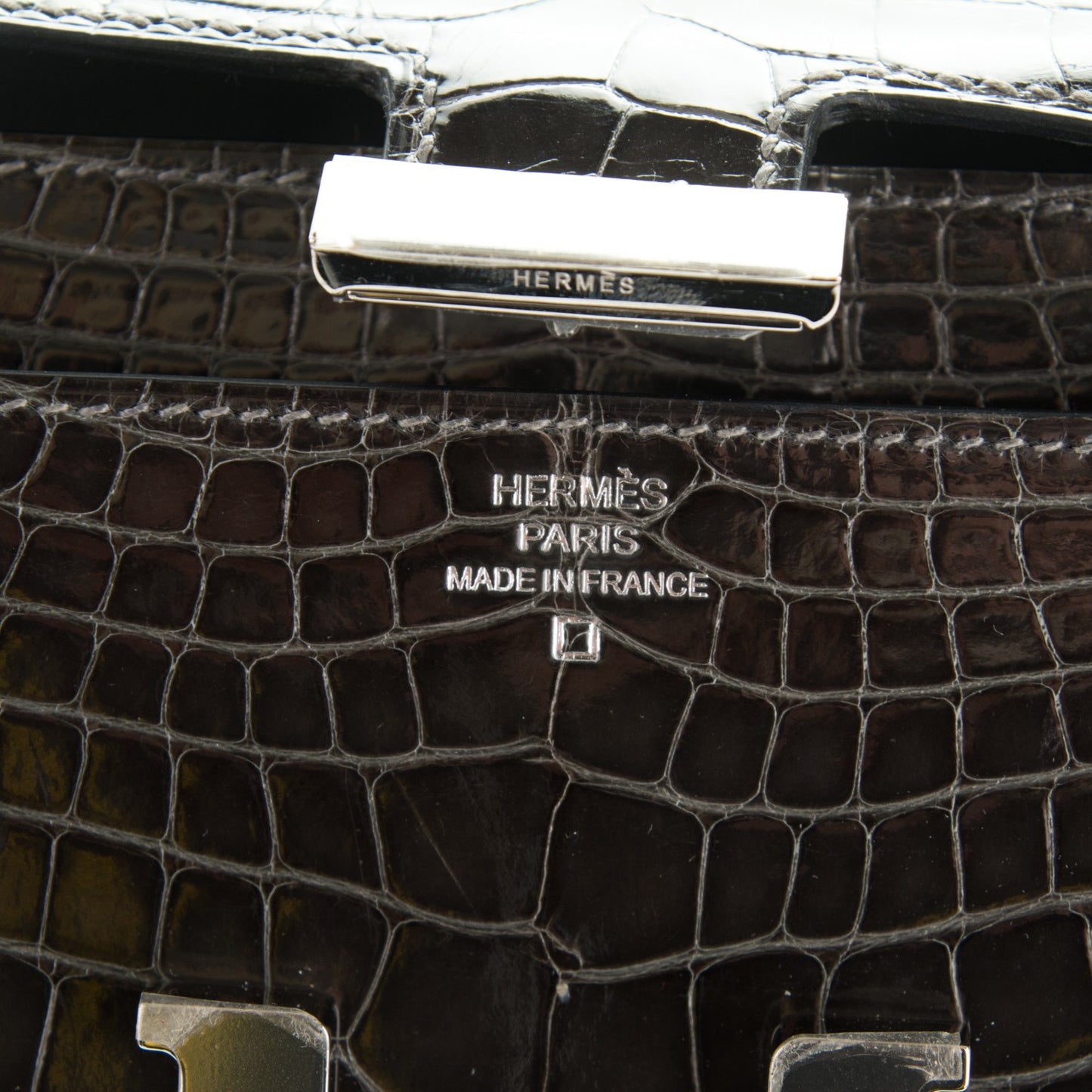 Shiny Alligator Constance Wallet Graphite