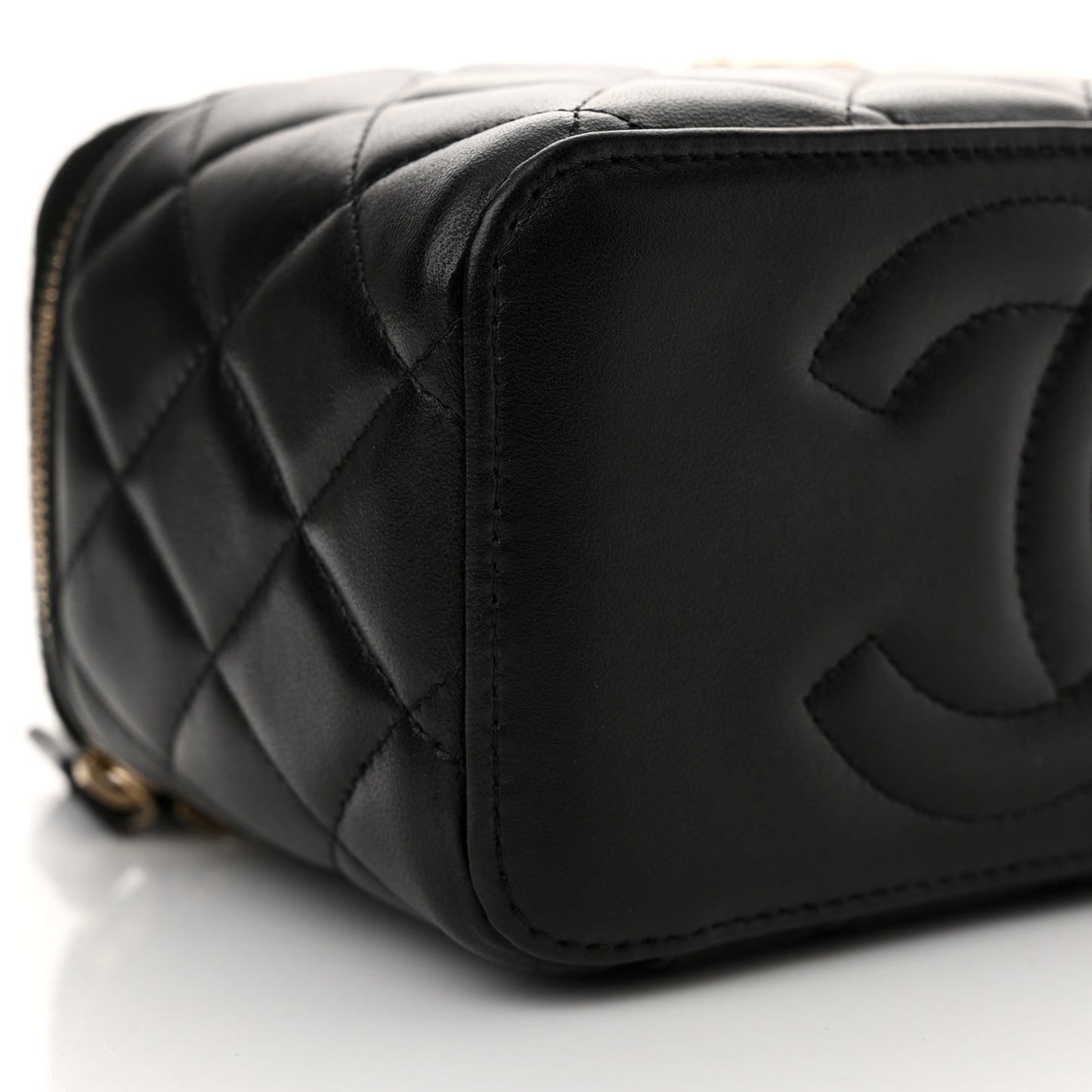 Lambskin Quilted Small Top Handle Vanity Case With Chain Black