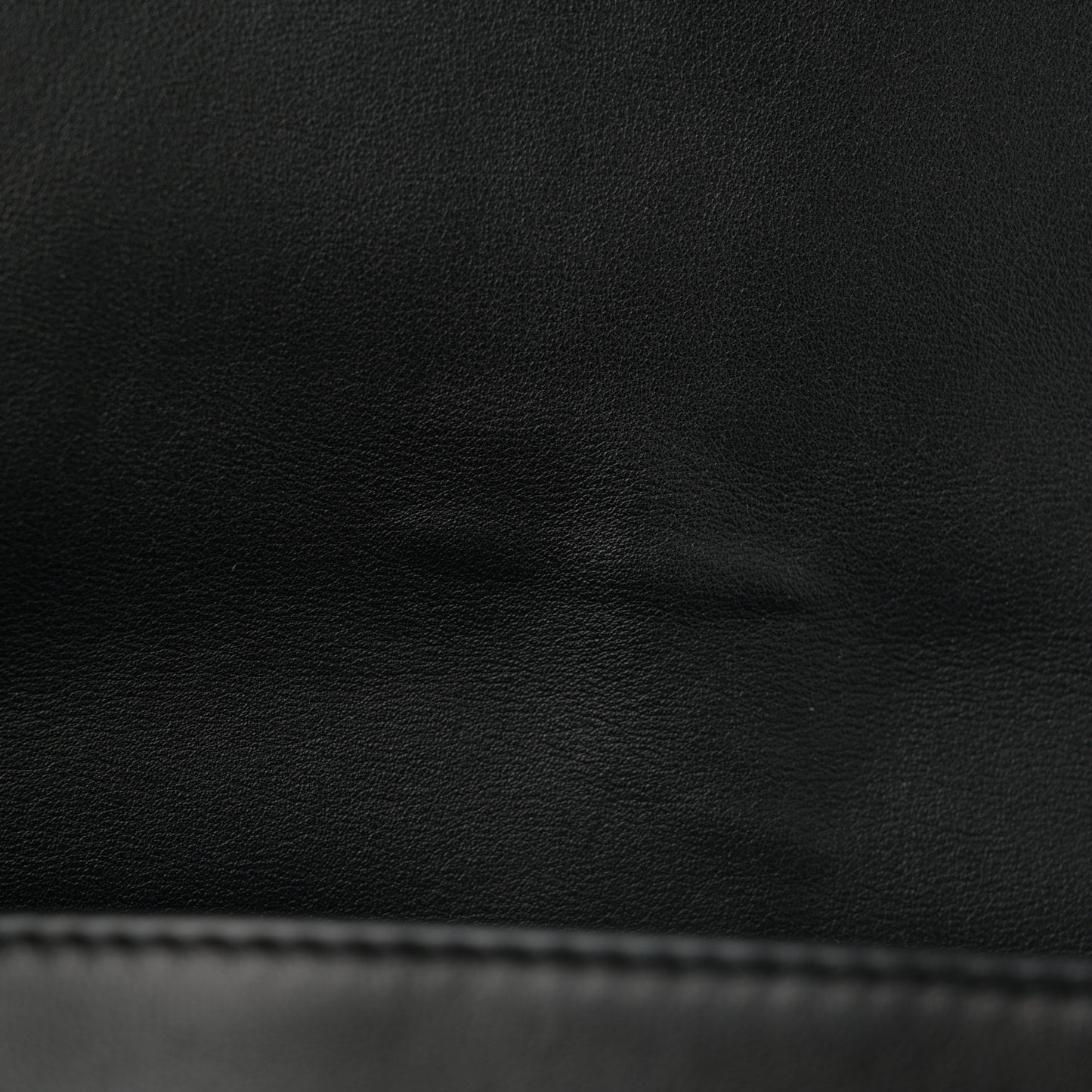 Calfskin Enchained New Medium Boy Flap Black