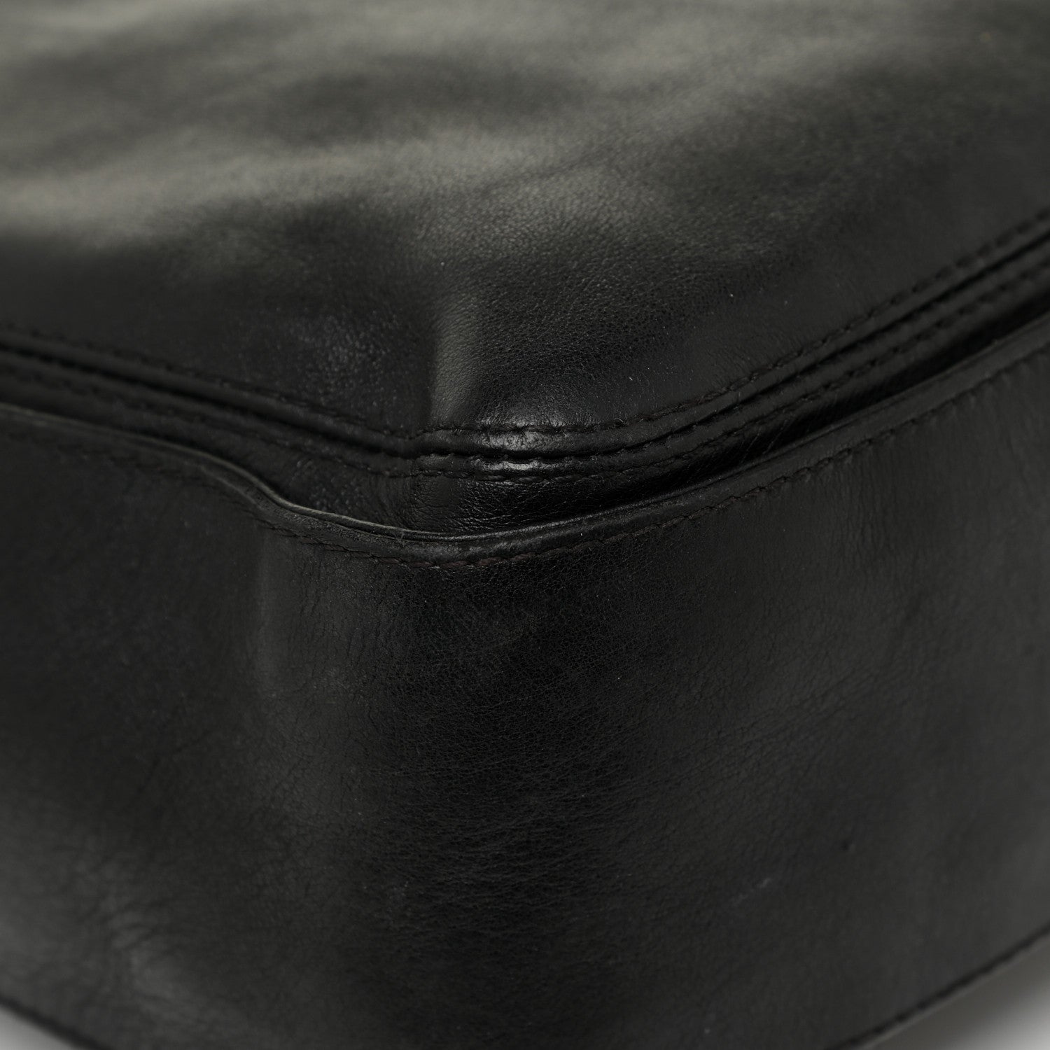 Chanel Lambskin Messenger Black 18 of 20