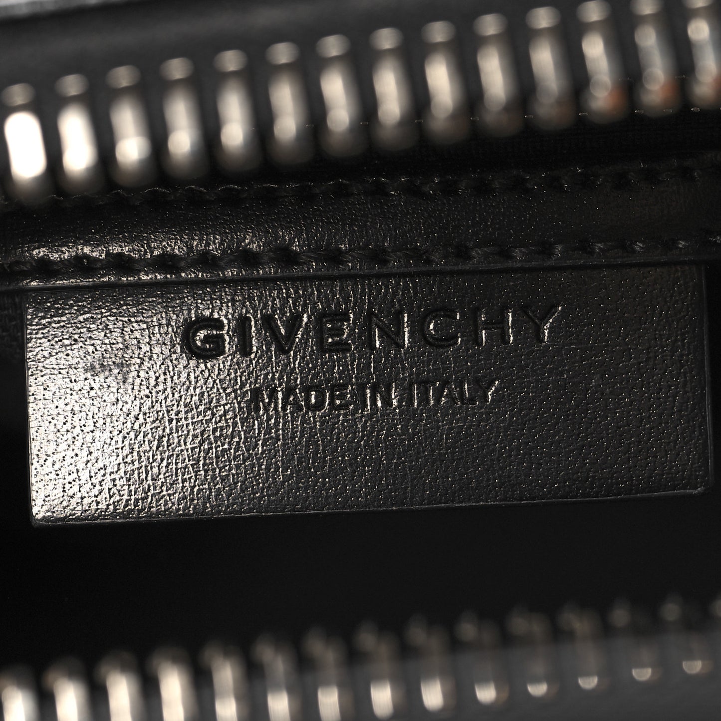 Shiny Lord Calfskin Small Antigona Black