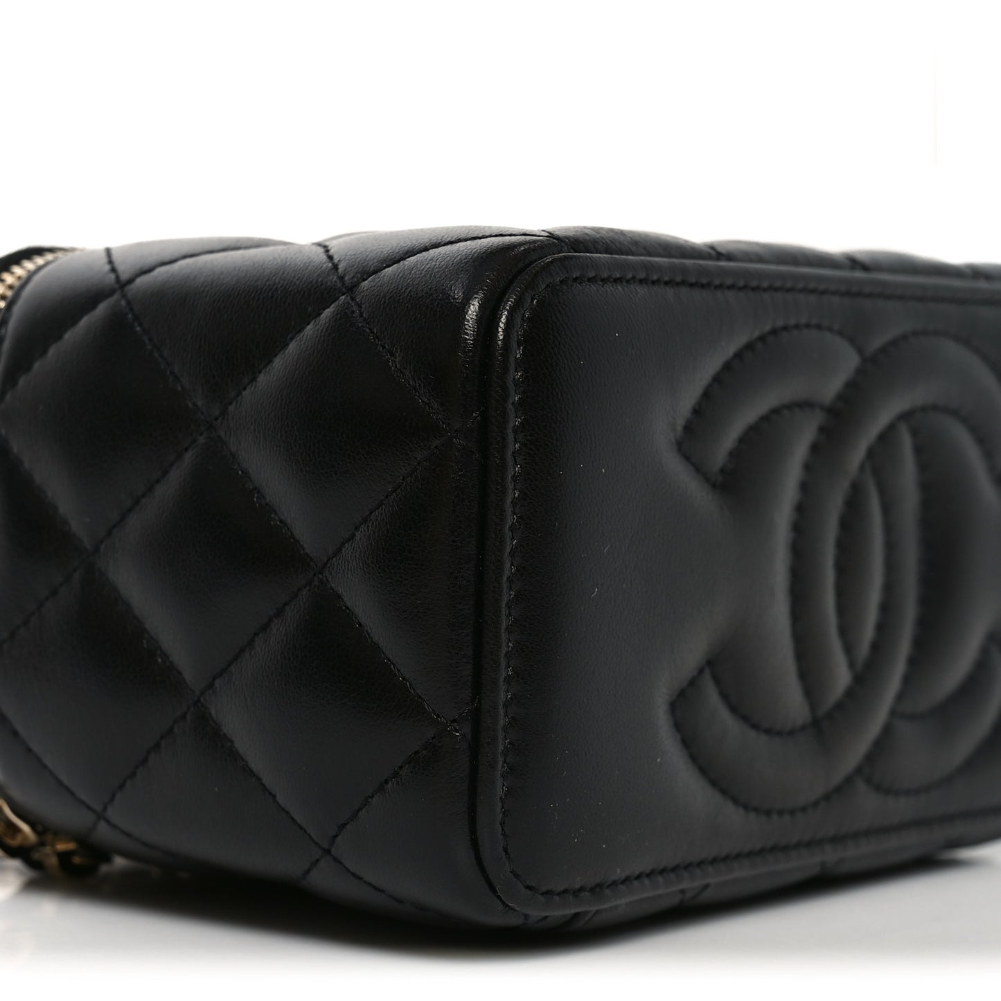 Lambskin Quilted Pearl Crush Small Vanity Case With Chain Black