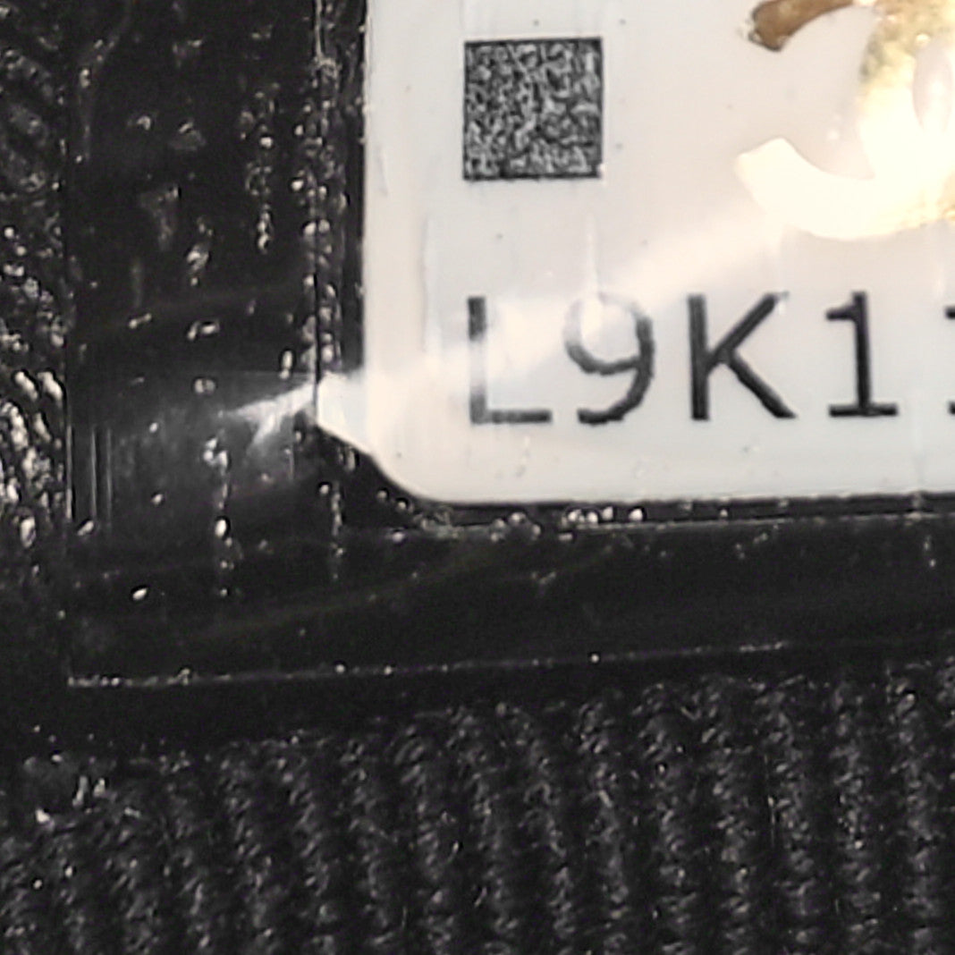 Quilted Chain Around Pouch Black