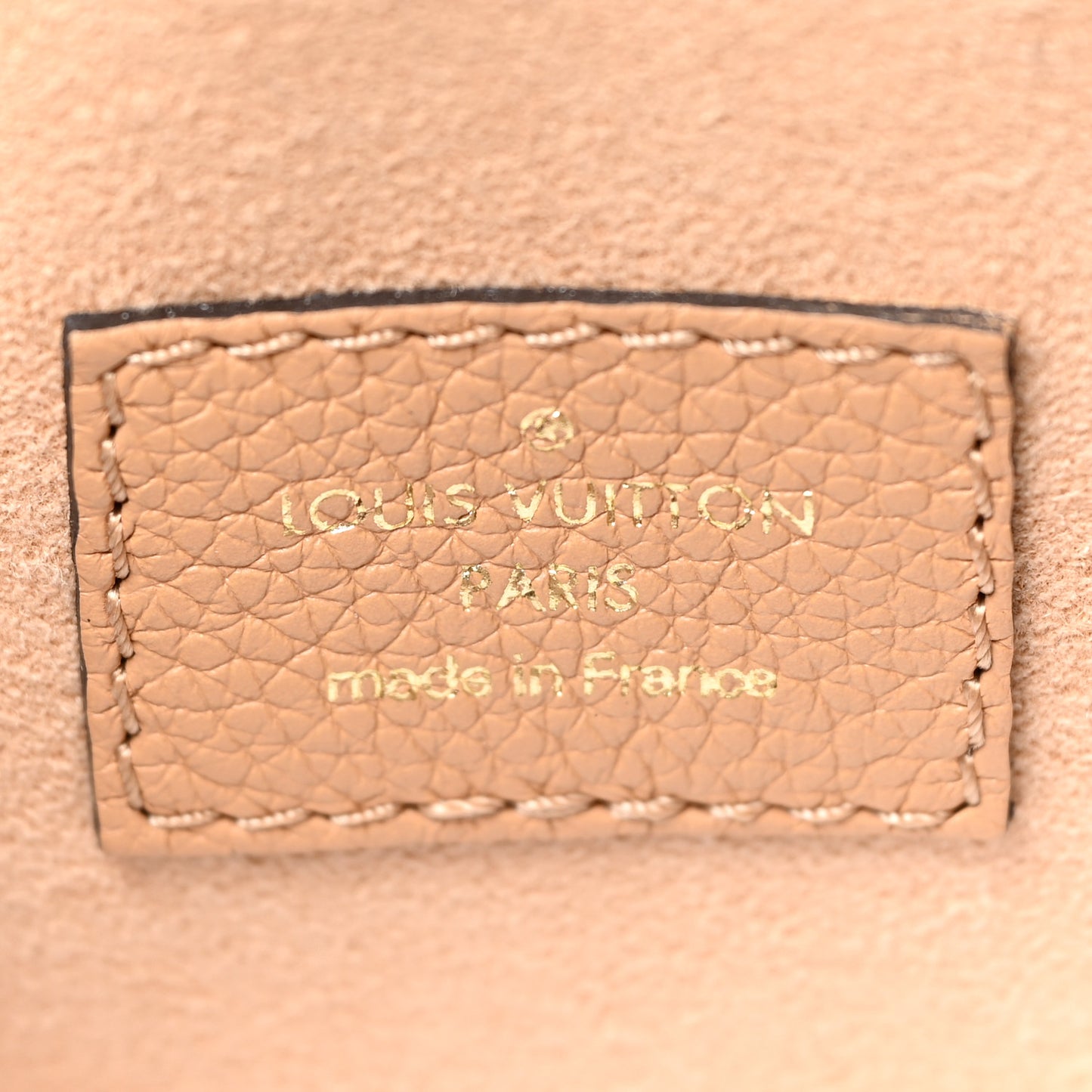 Calfskin Lockme Bucket MM Arizona Beige
