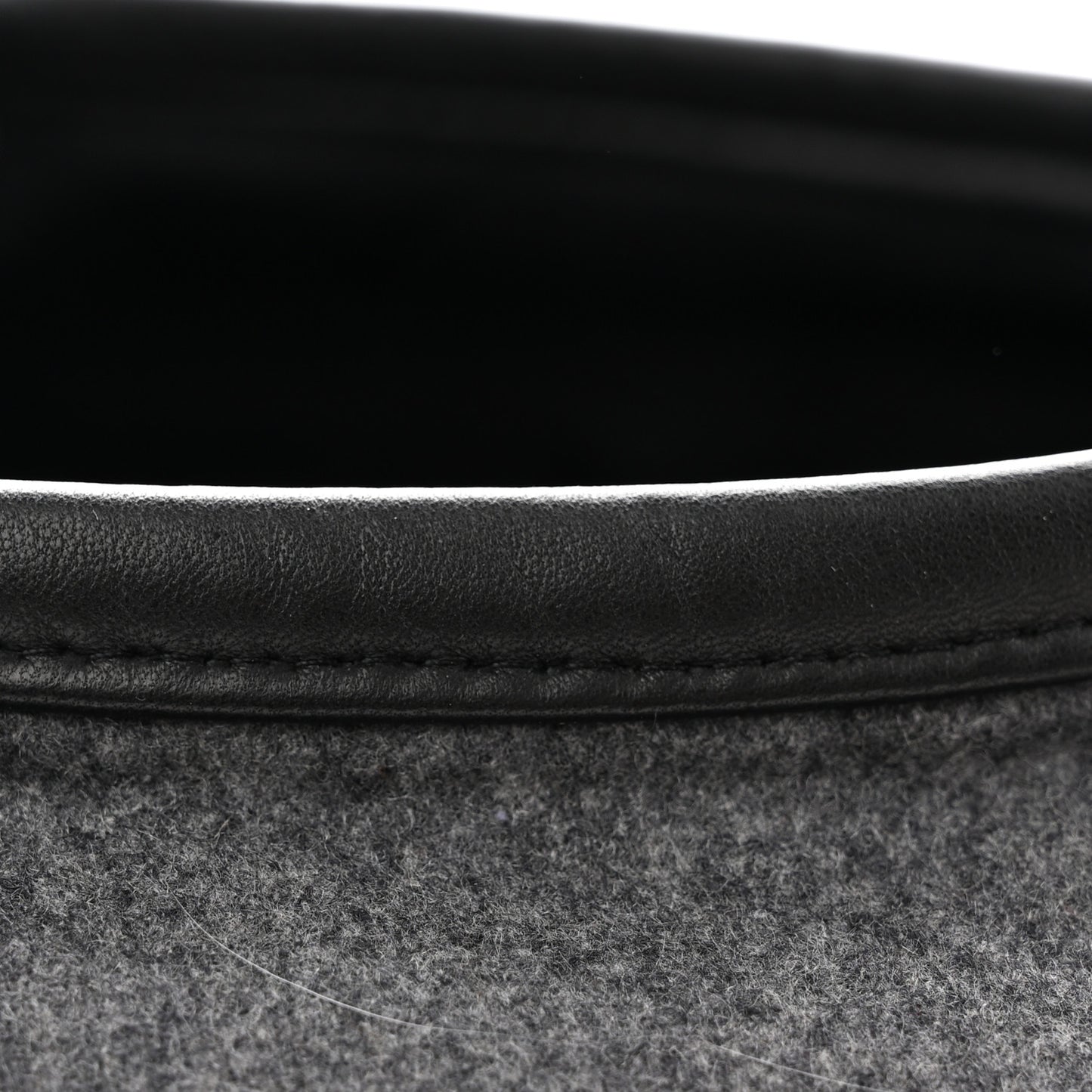 Cashmere Lambskin Saint-Honore Charms Beret 56 Charbon
