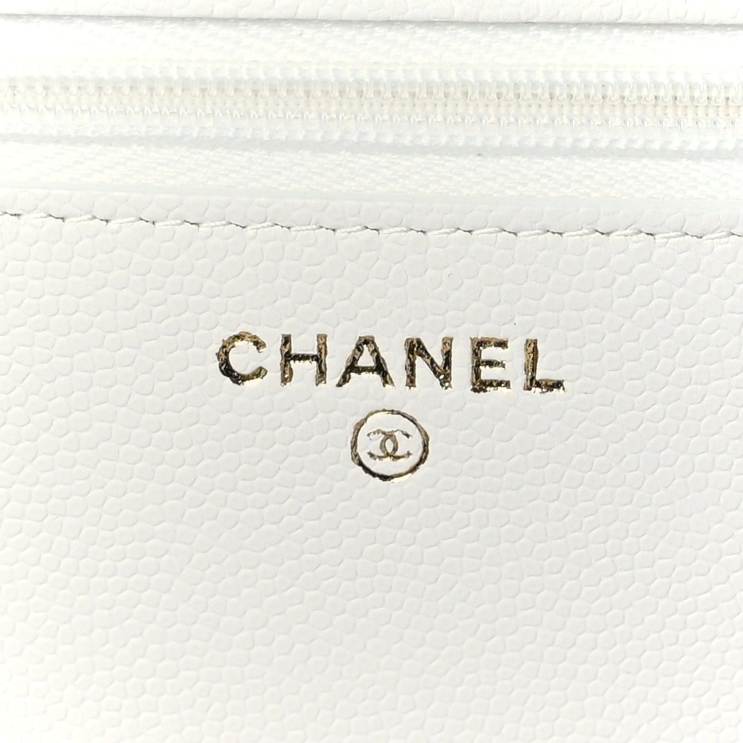 Shiny Caviar Quilted Strass Wallet On Chain WOC White