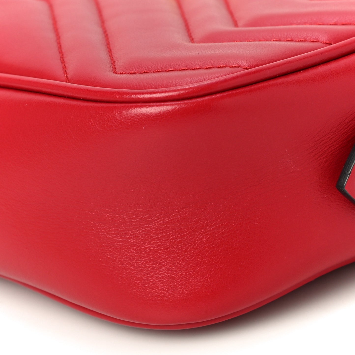 Calfskin Matelasse Mini GG Marmont Chain Shoulder Bag Hibiscus Red