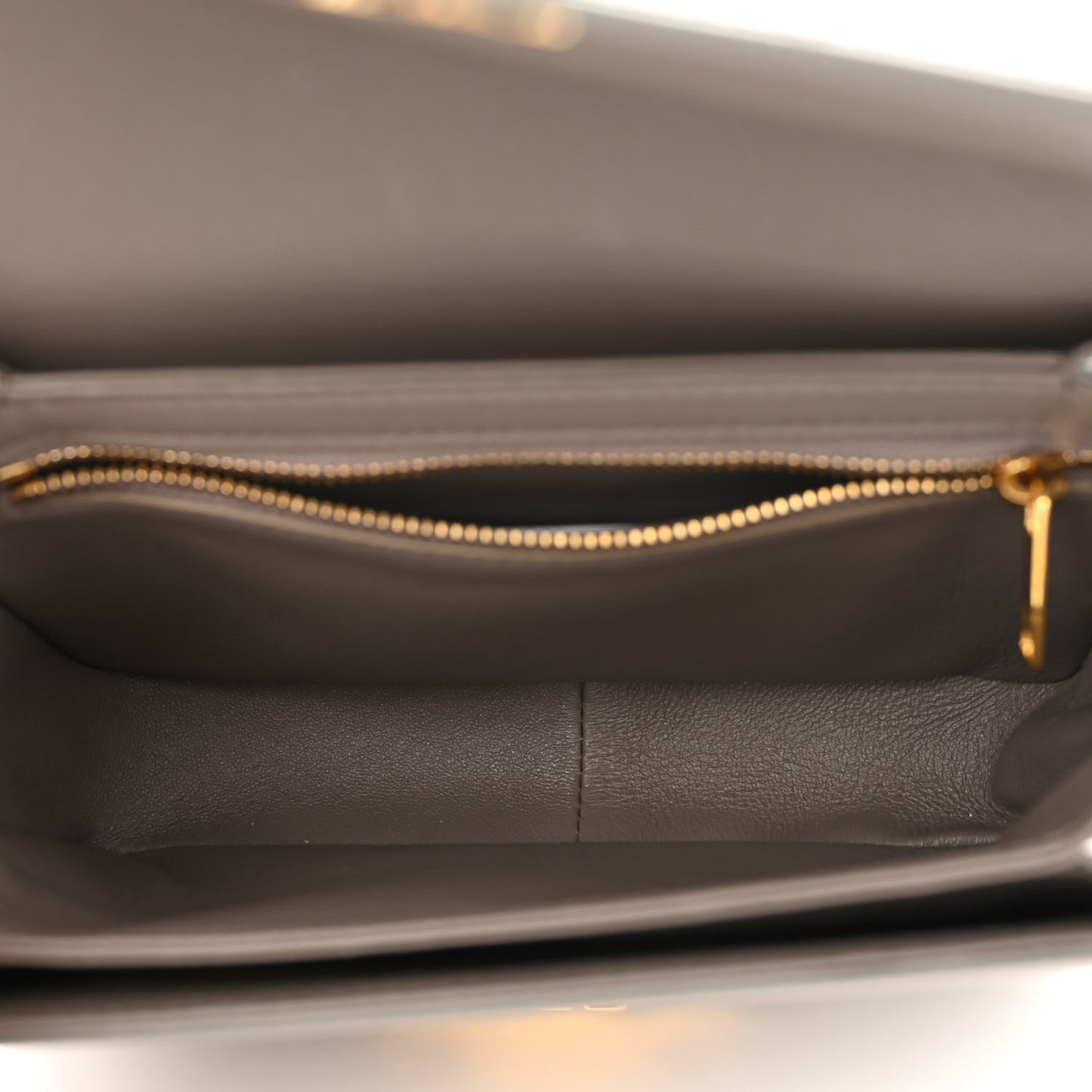 Shiny Calfskin Teen Triomphe Pebble