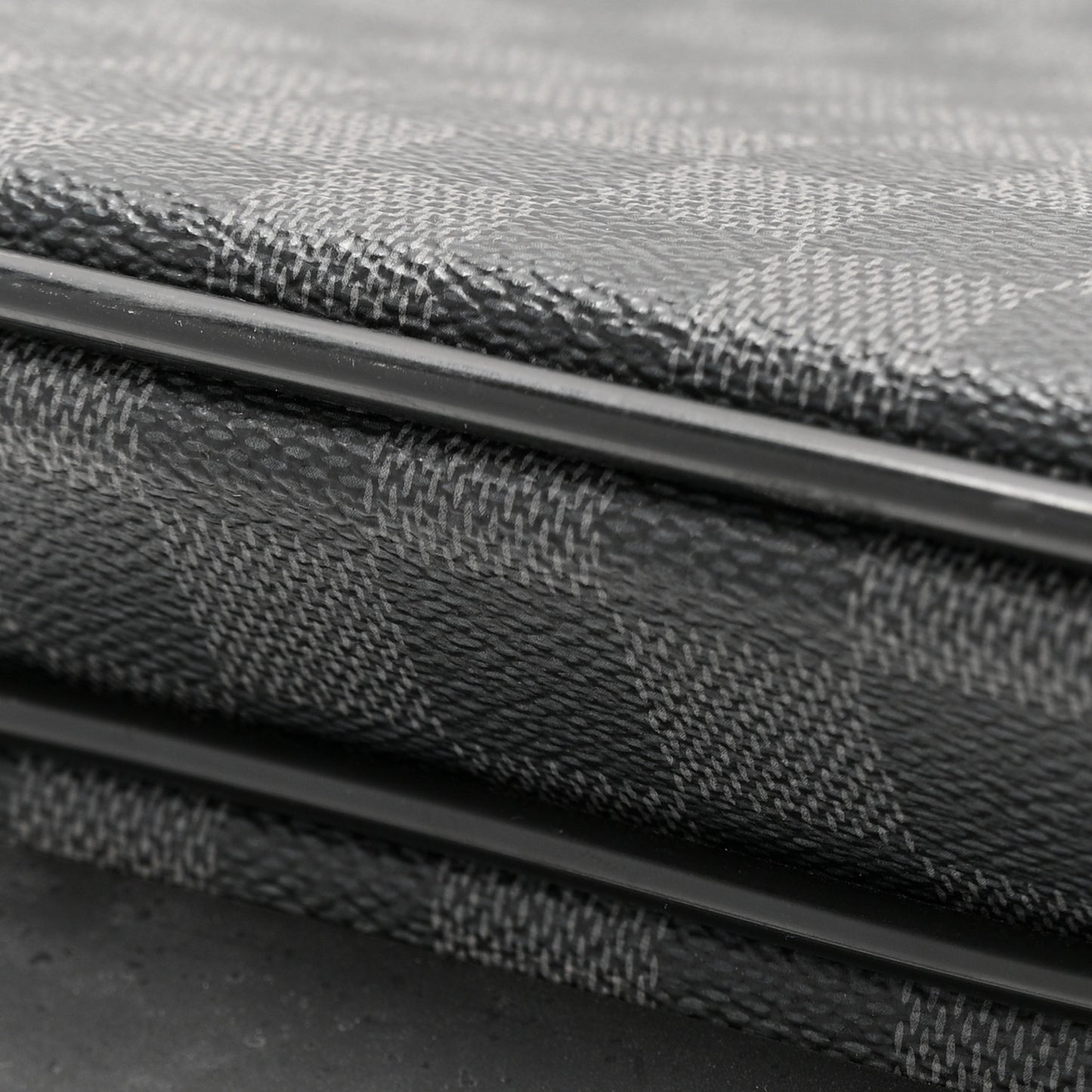 Damier Graphite Pilot Case