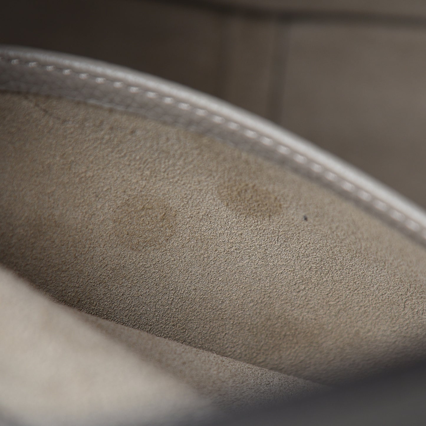 Small Classic Grain Calfskin Leighton Grey