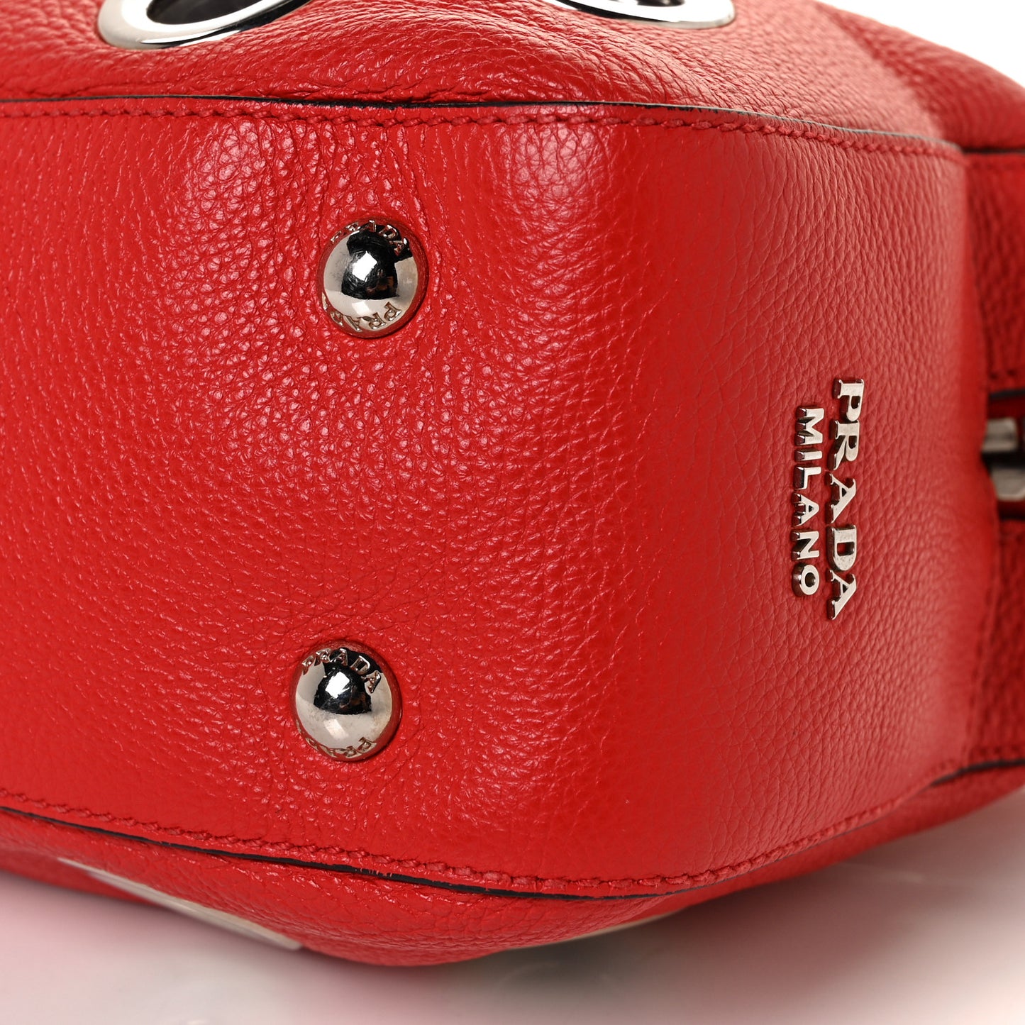 Vitello Daino Grommet Chain Satchel Bag Lacca