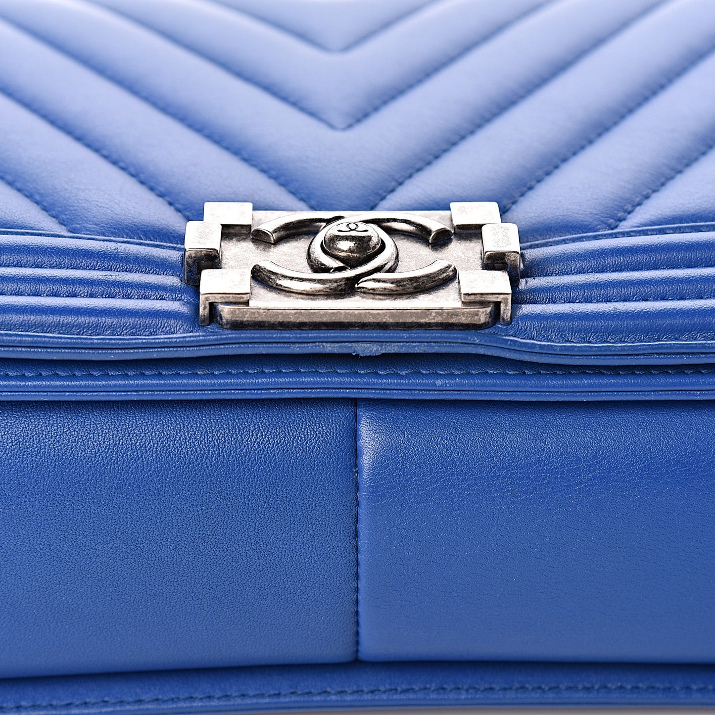 Lambskin Chevron Quilted New Medium Boy Flap Blue