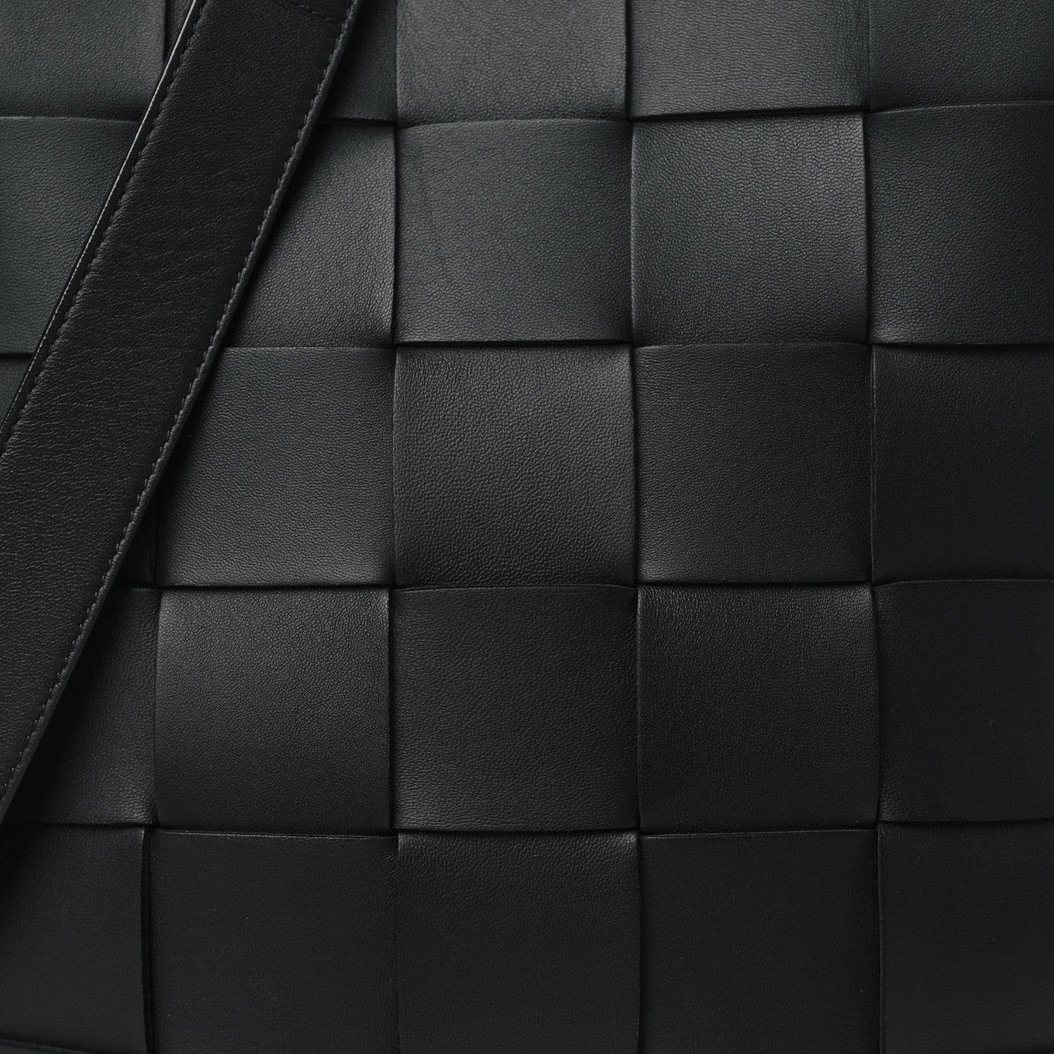 Bottega Veneta Lambskin Maxi Intrecciato Cassette Messenger Black 8 of 11