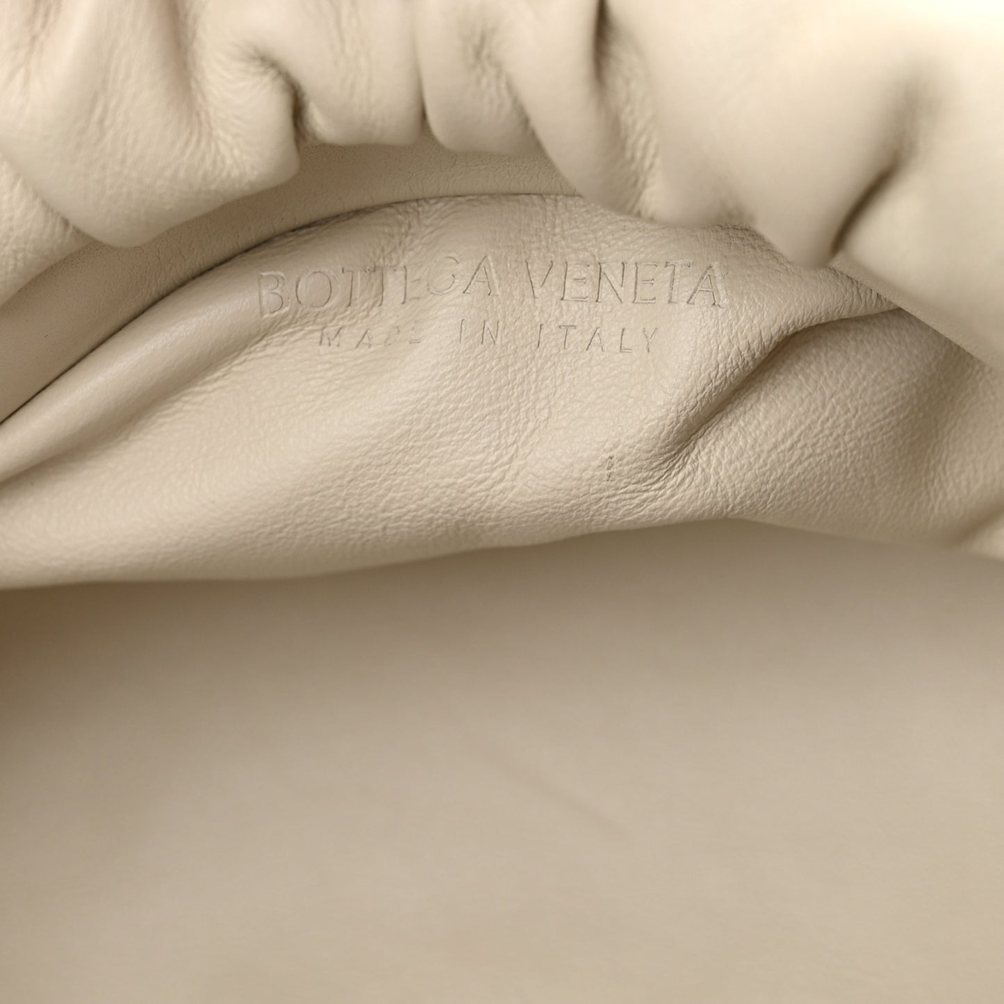 Calfskin The Pouch Chain Plaster
