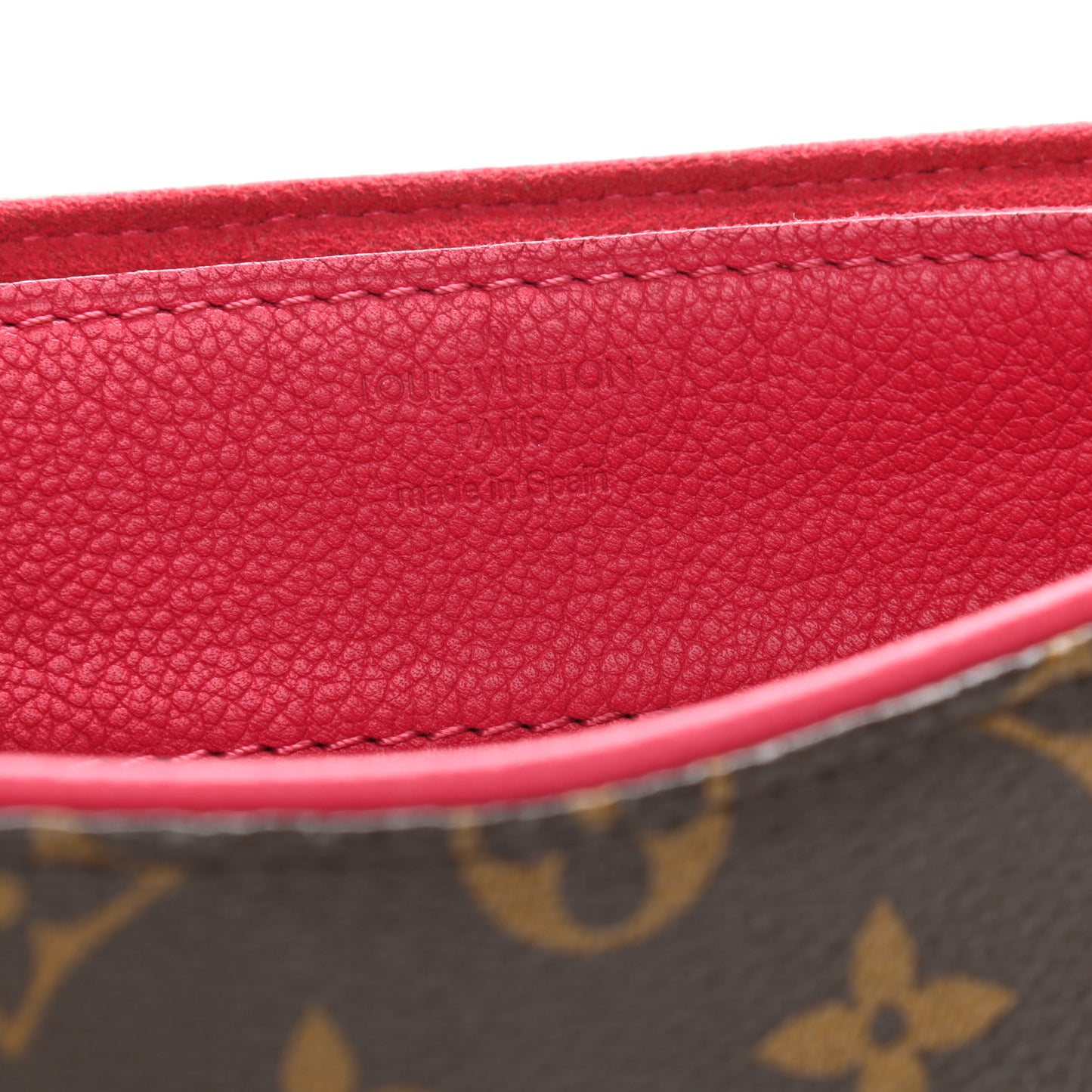 Monogram Pallas Chain Dahlia