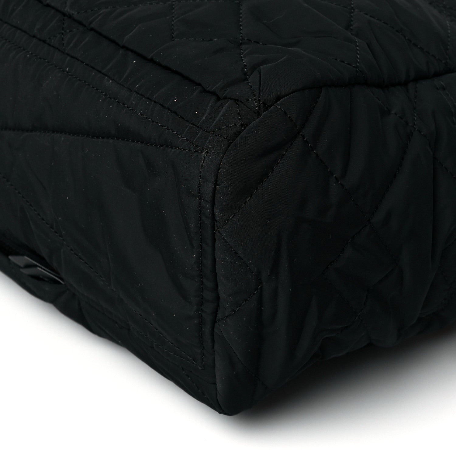 Marc Jacobs Nylon Quilted Medium Weekender Bag Black 10 of 10