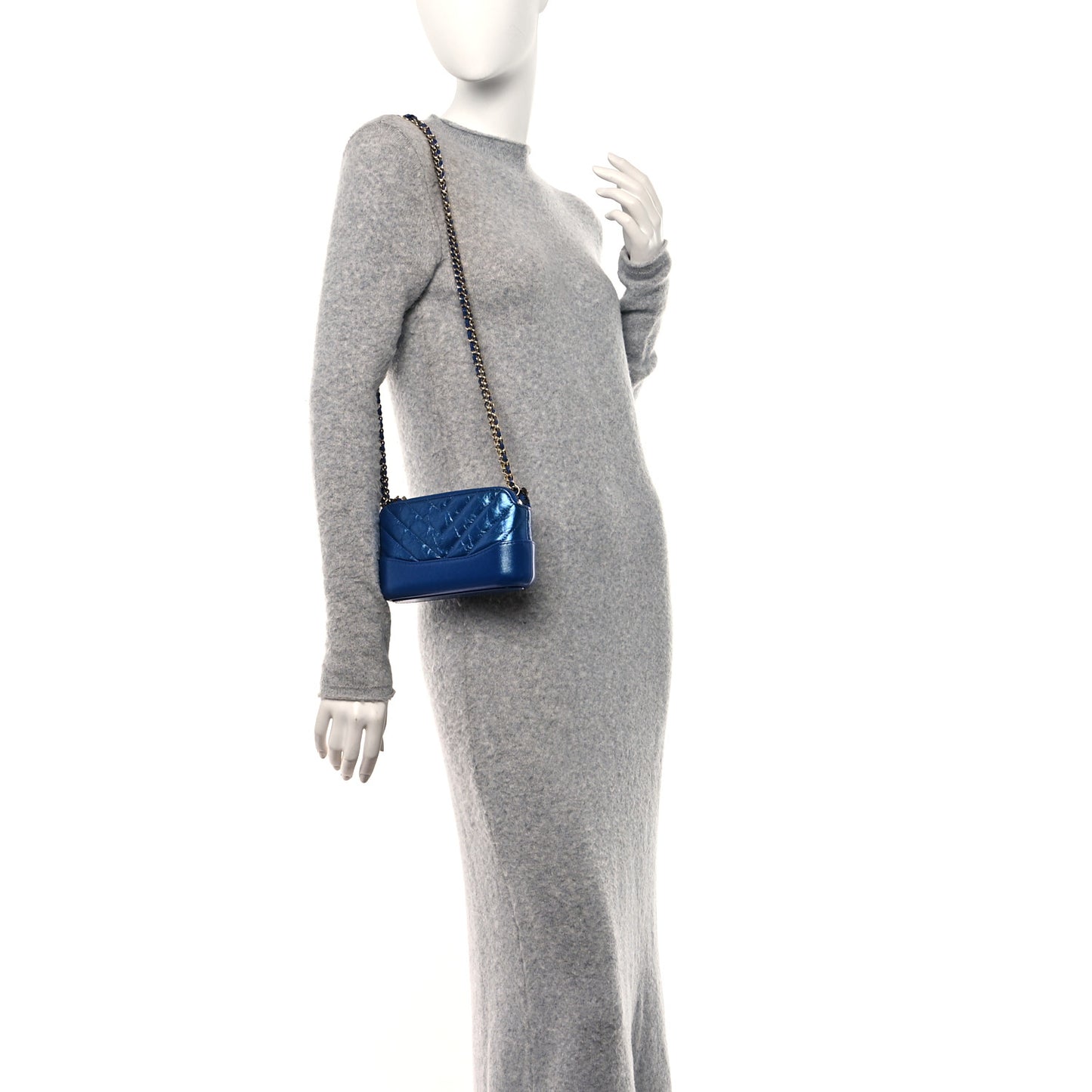 Iridescent Aged Calfskin Chevron Quilted Small Gabrielle Clutch With Chain Blue