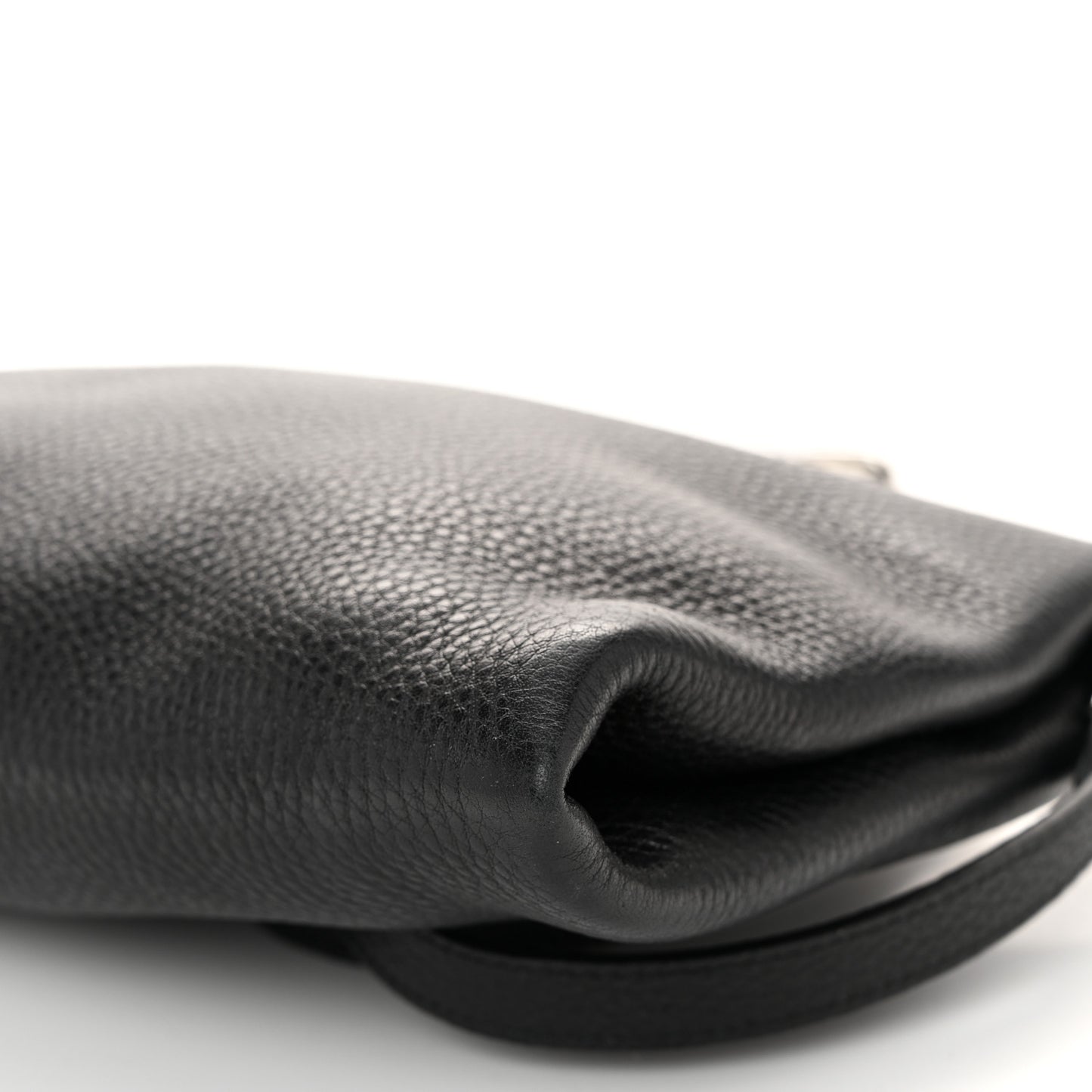 Vitello Daino Soft Zippered Shoulder Bag Black