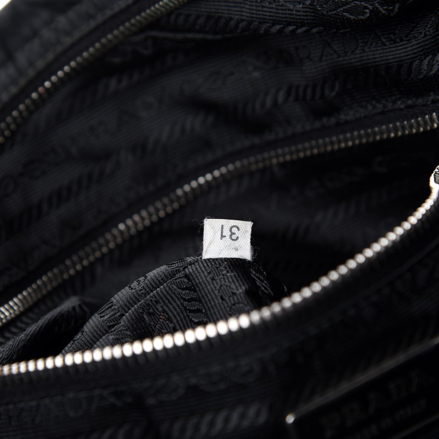 Nylon Tessuto Messenger Bag Black