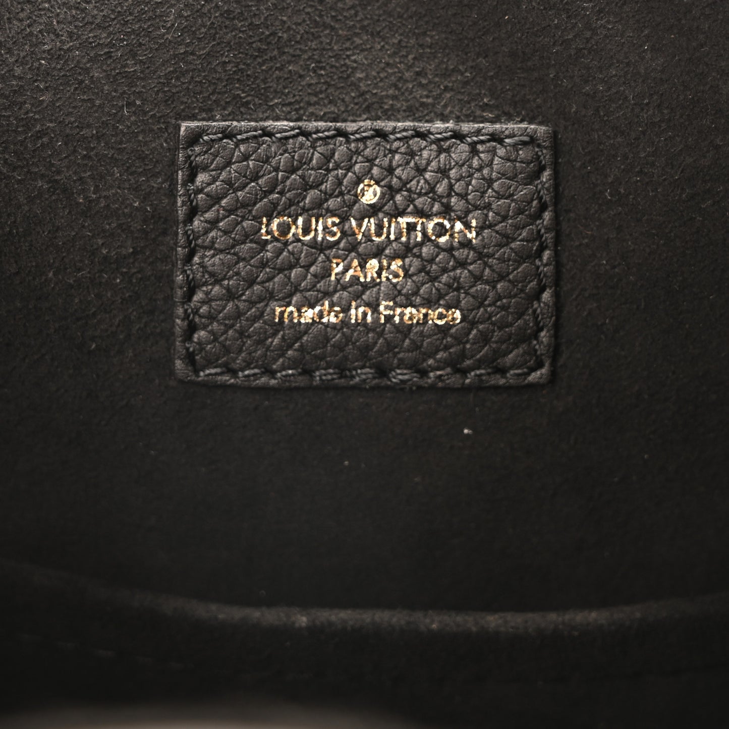 Calfskin Lockme Bucket MM Black