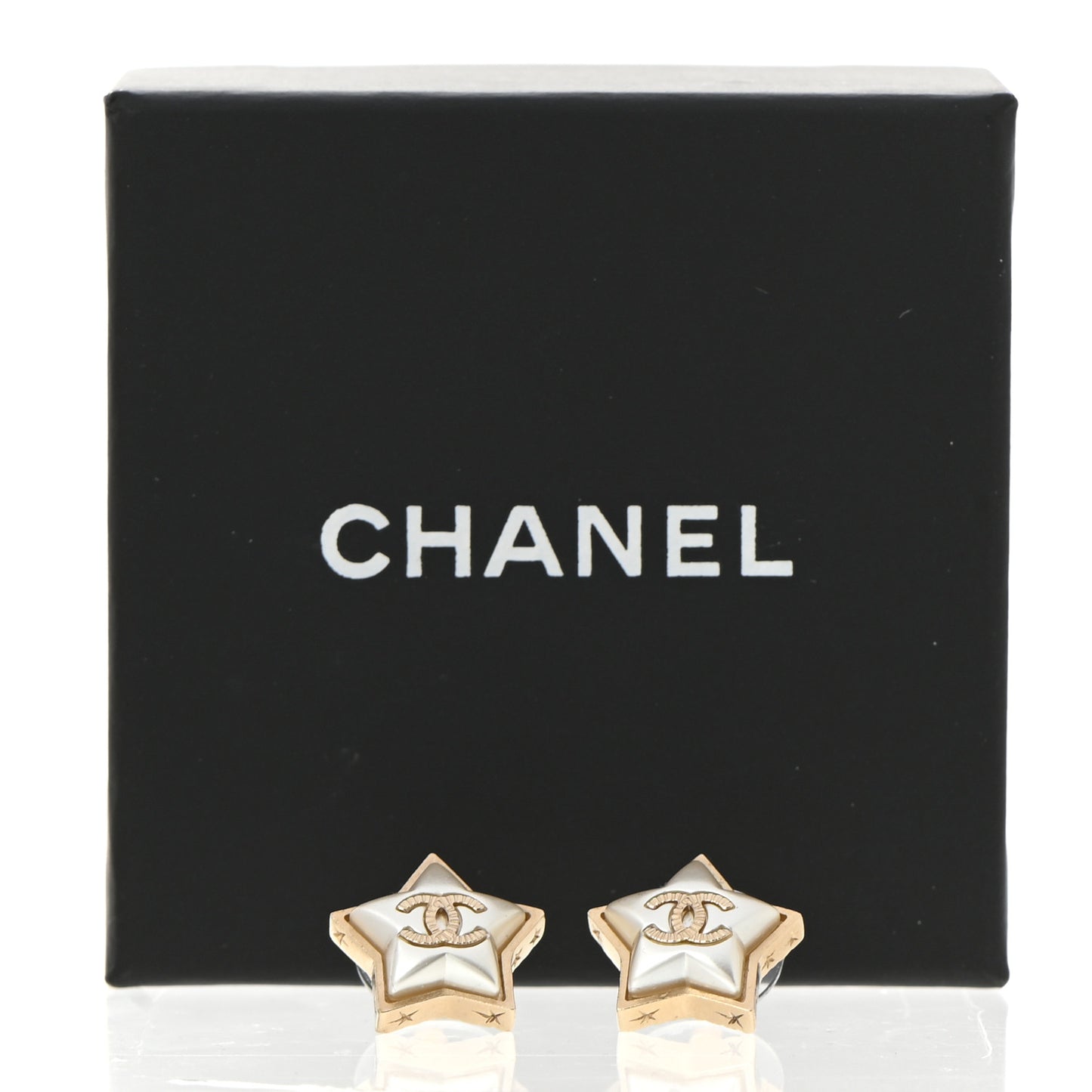 Resin Metal CC Star Earrings Gold Pearly White