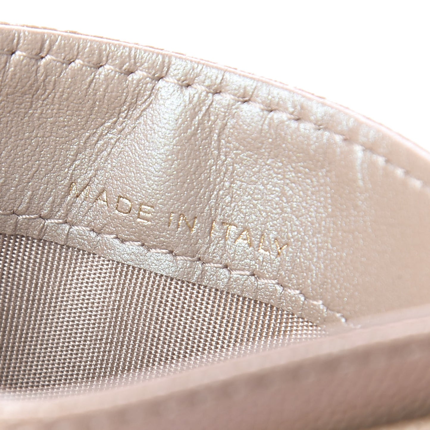 Iridescent Caviar Quilted Card Holder Beige