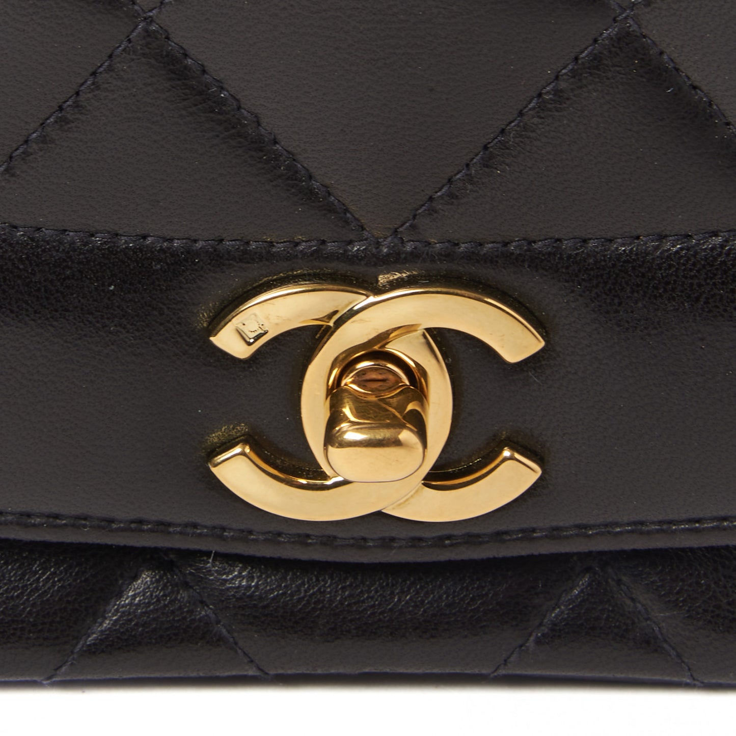 Lambskin Quilted Medium Single Flap Black