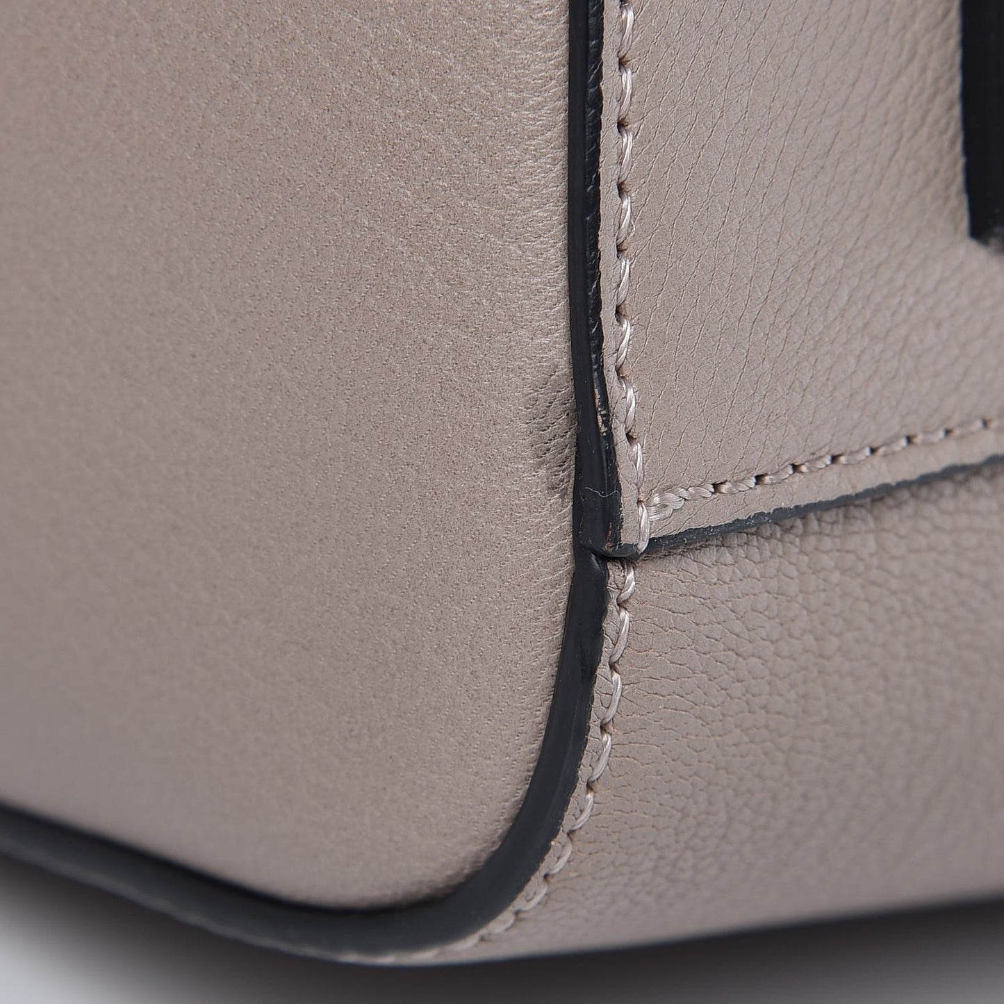 Sugar Goatskin Medium Antigona Mastic