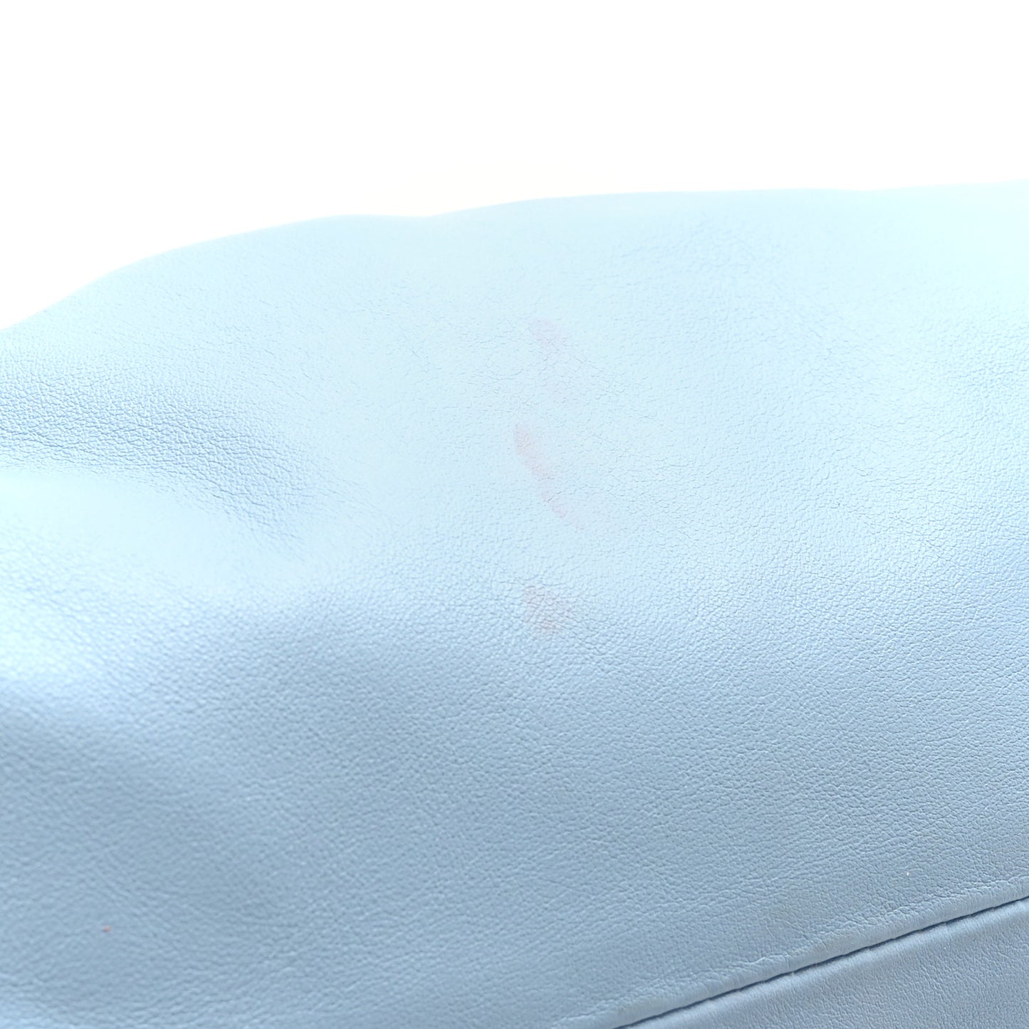 Calfskin The Pouch Chain Ice