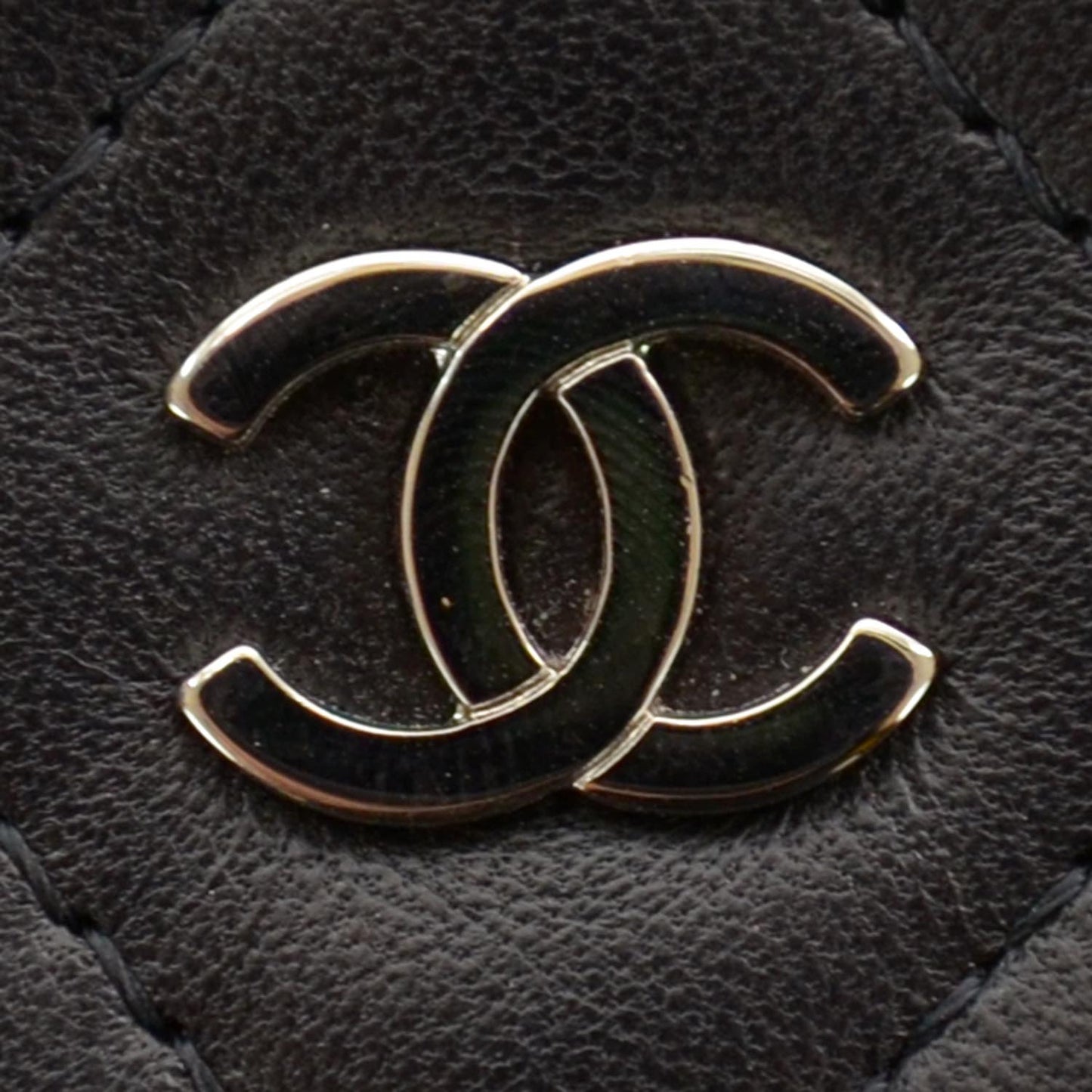 Lambskin Quilted Wallet On Chain Black