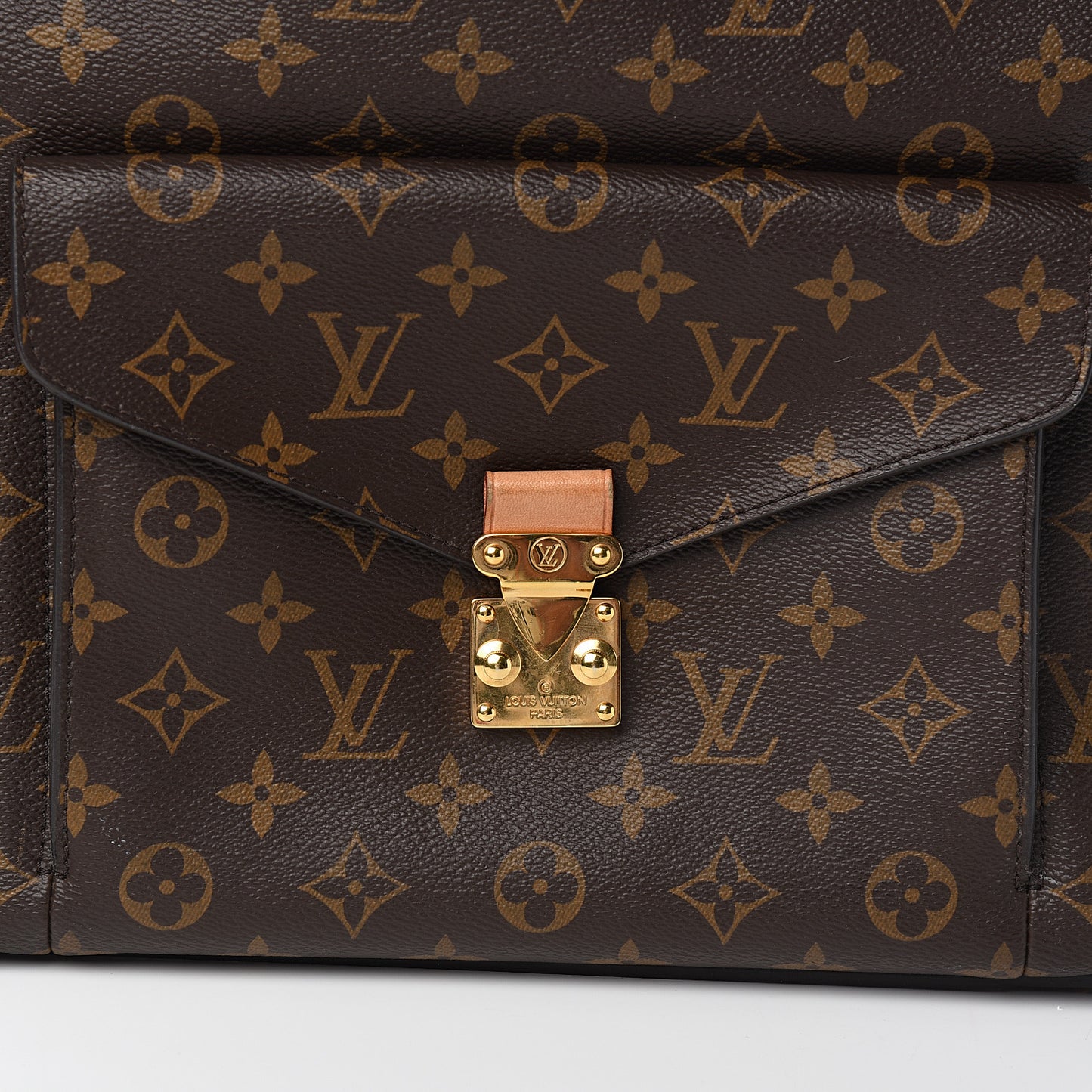 Monogram Metis