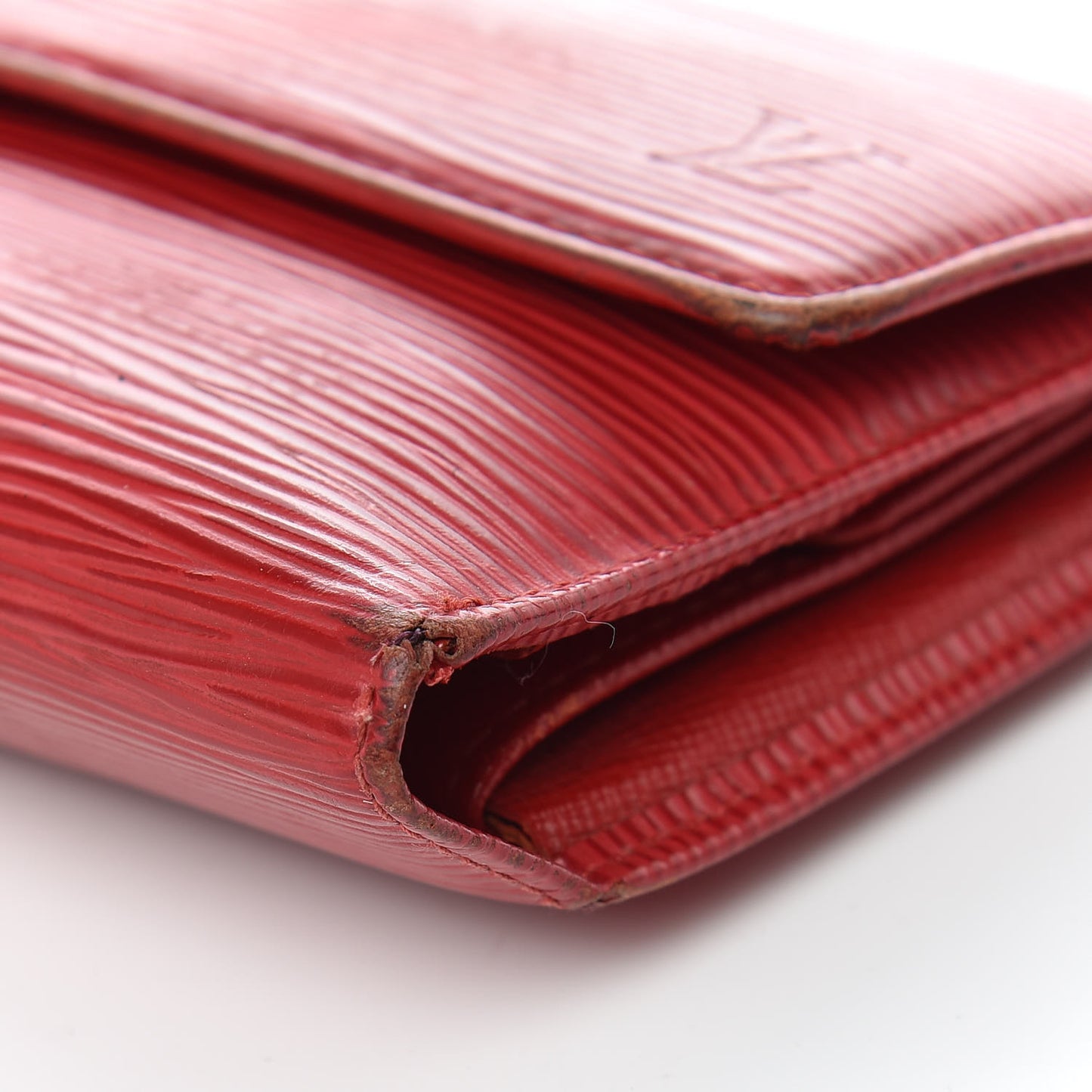 Epi Porte Tresor International Wallet Rouge