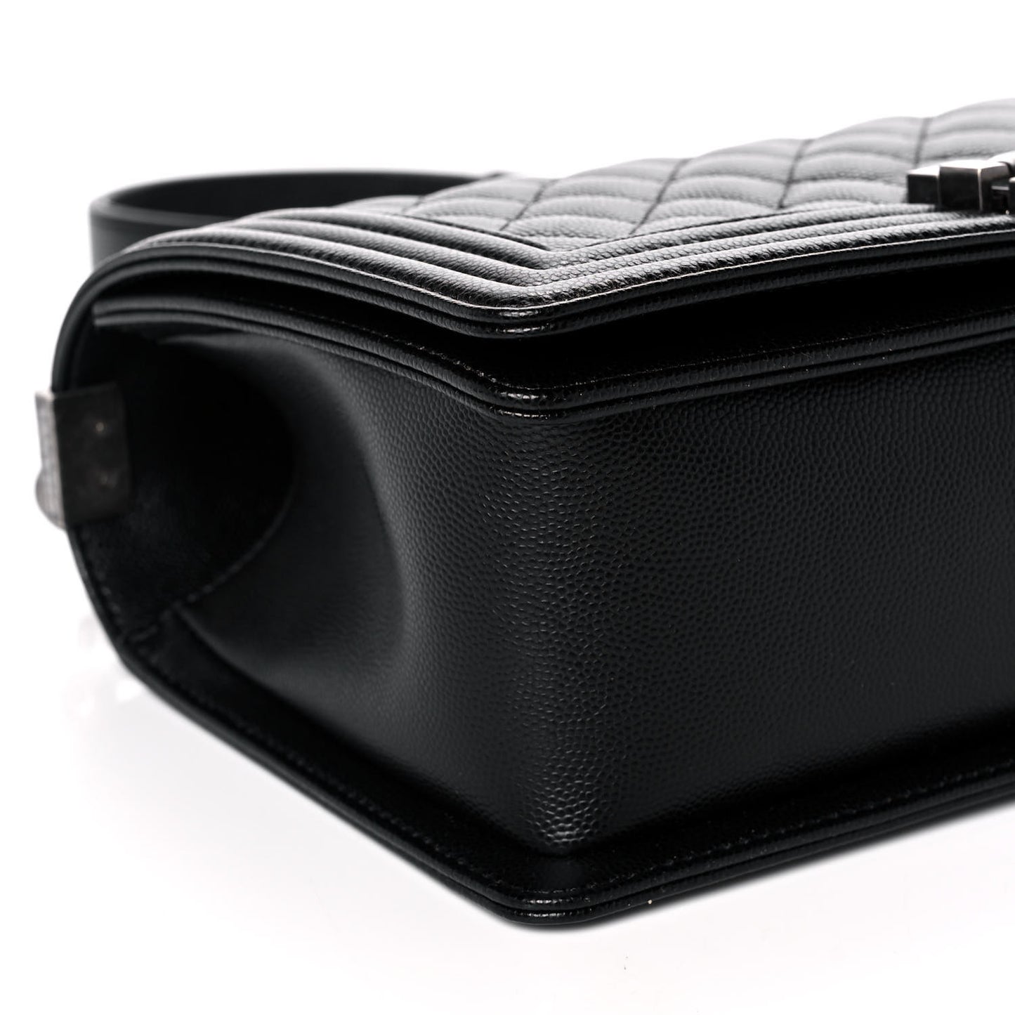 Caviar Quilted Medium Boy Flap Black