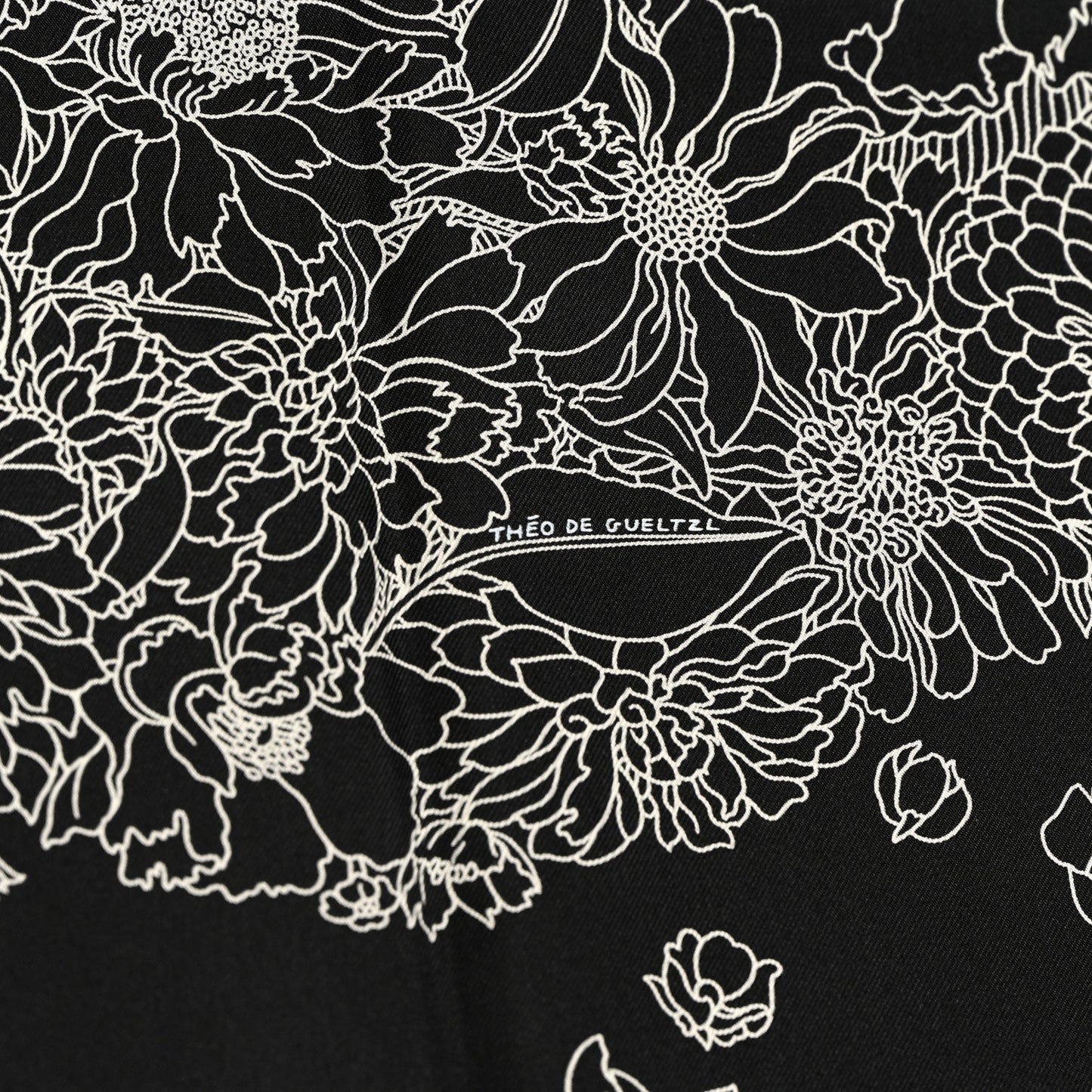 Silk Robe Legere Scarf 90 Black White